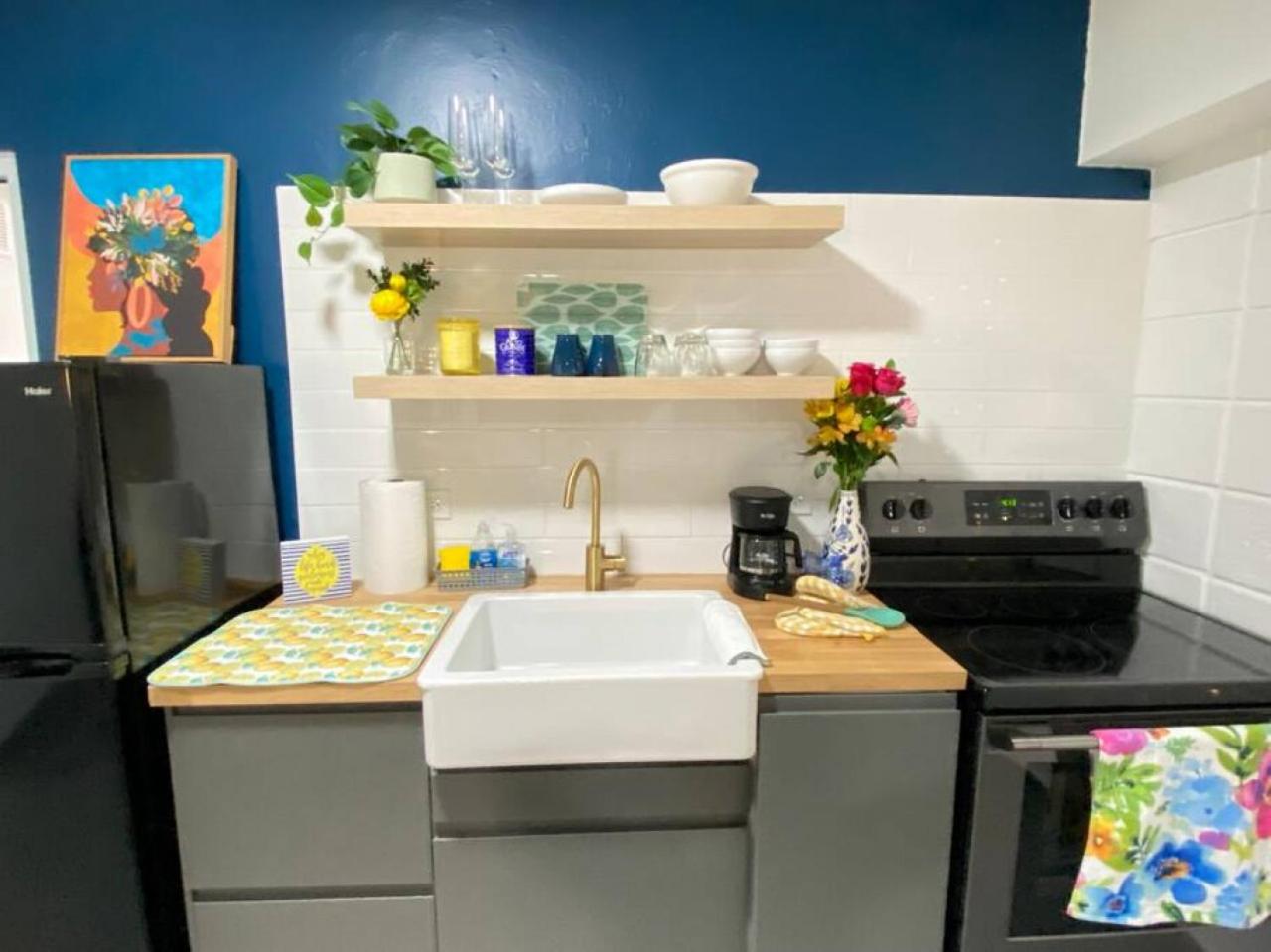 Ultra Modern Studio Brunch downstairs