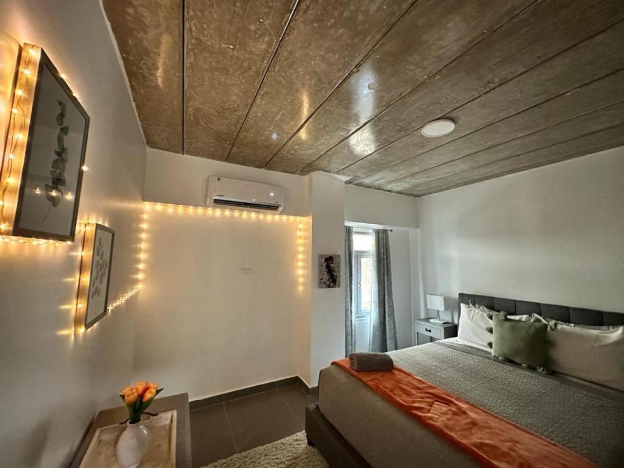 Ultra Modern Studio Brunch downstairs