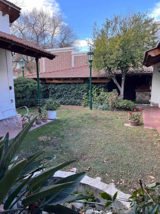 Valentino House piscina internet parking desayuno