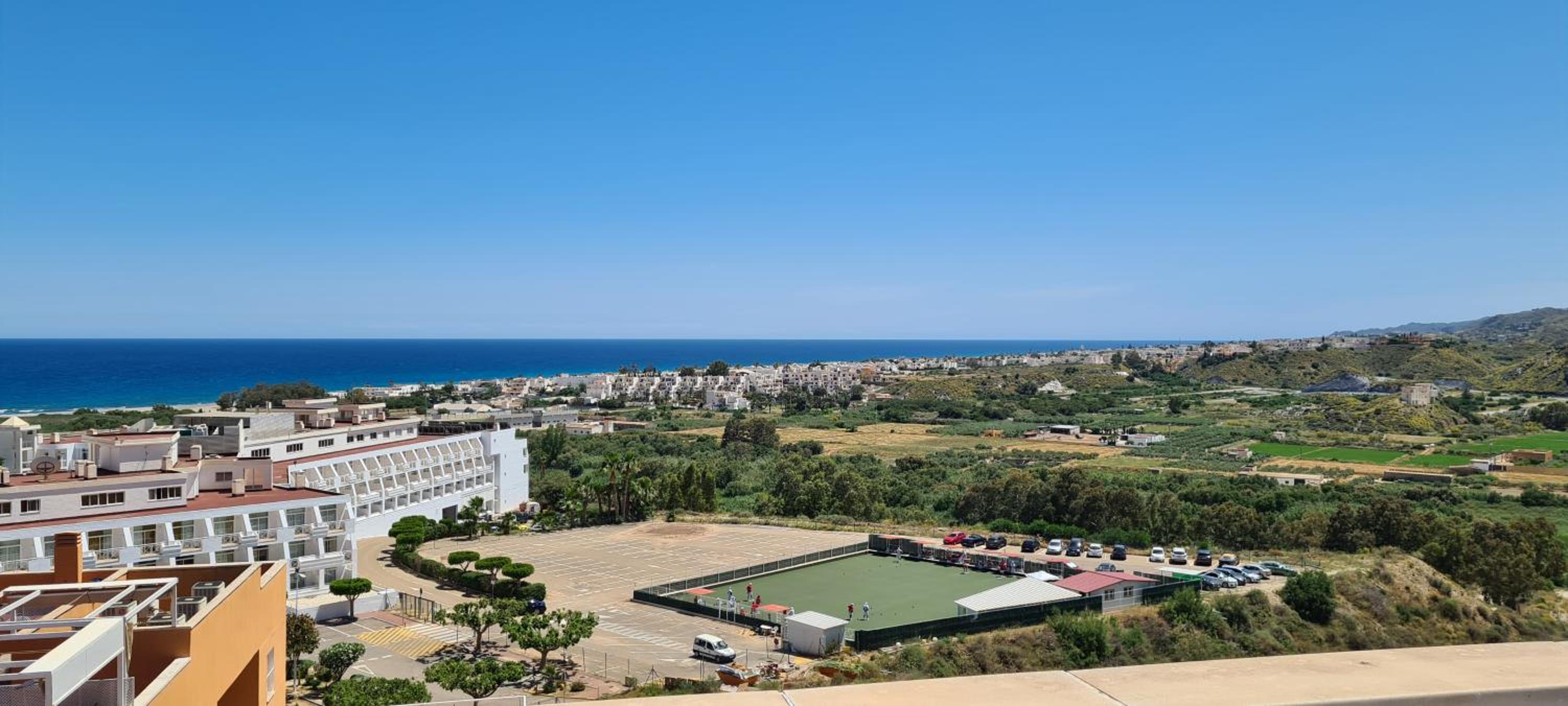 Bright & Airy Sea View Apartment view 5