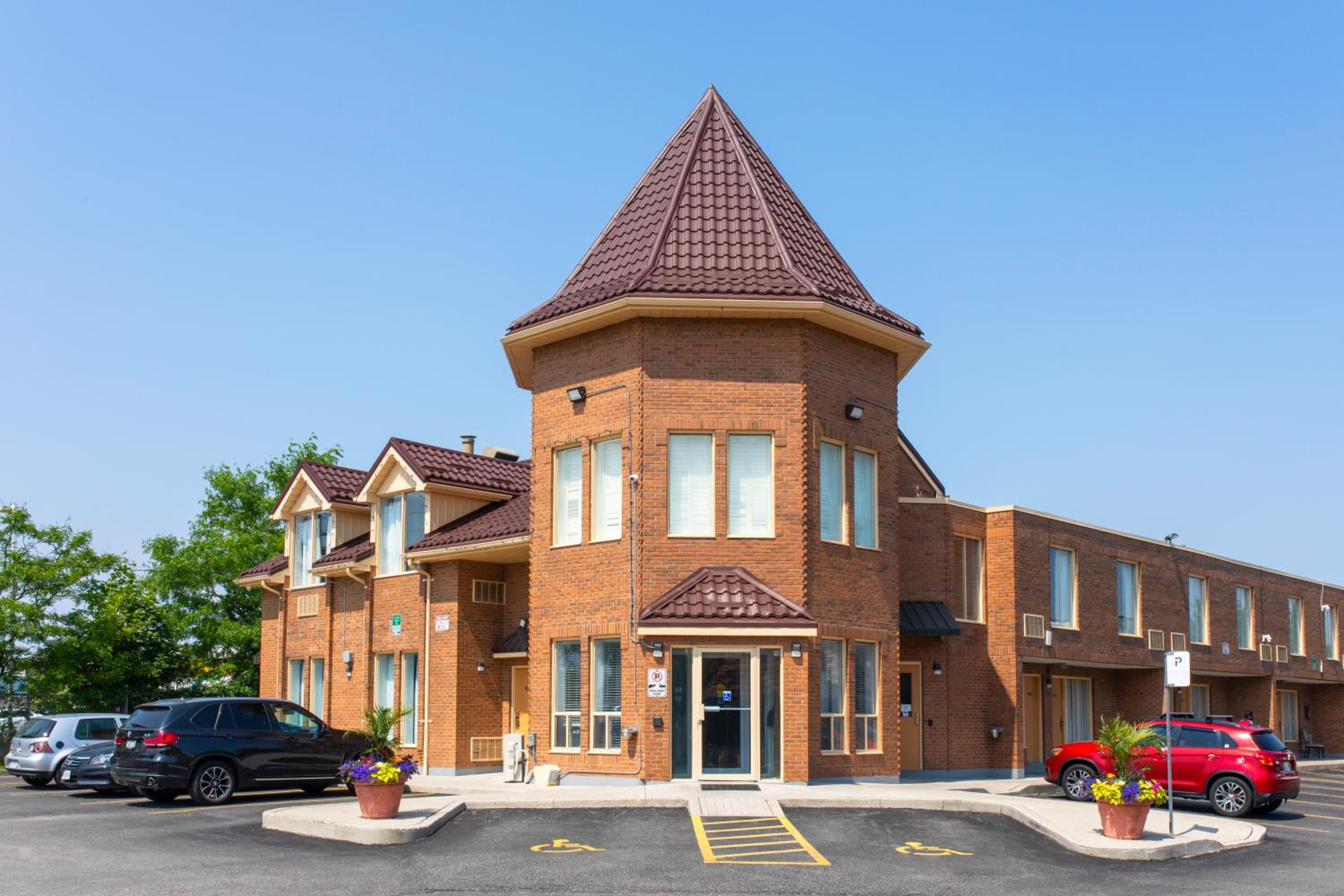 Super 5 Inn