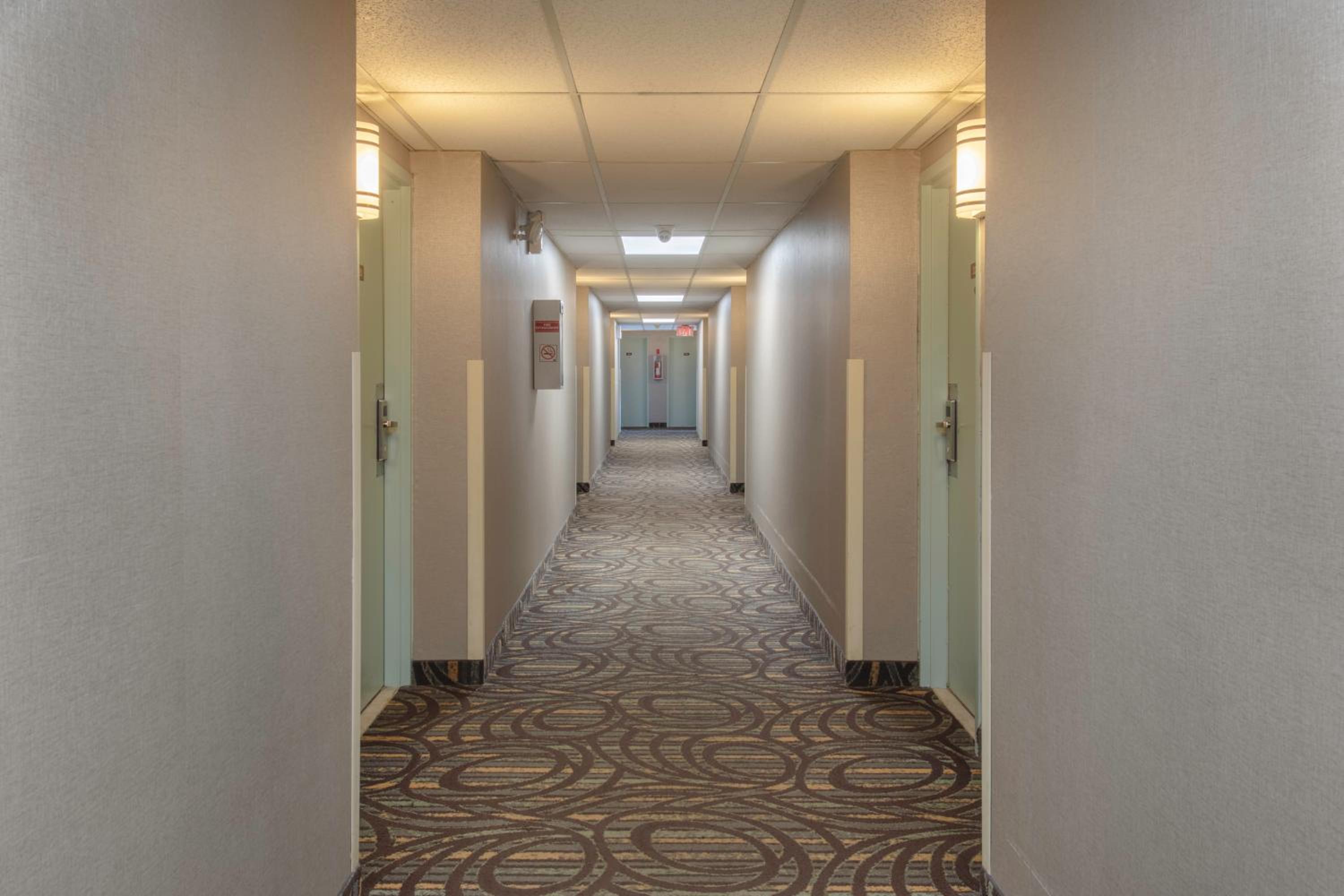 Super 5 Inn