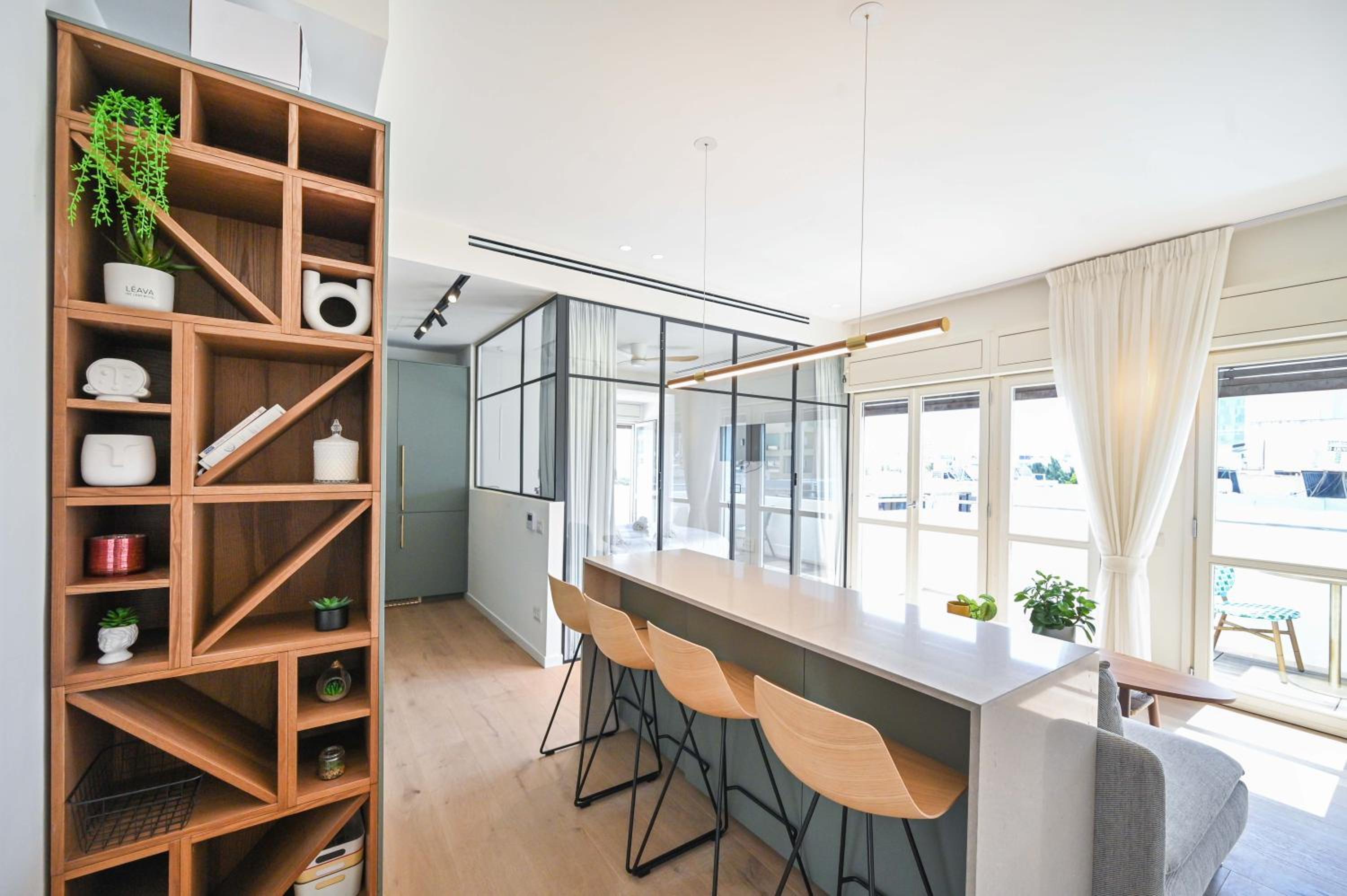 Charming 1BR Apt in Authentic Bauhaus Building view 2