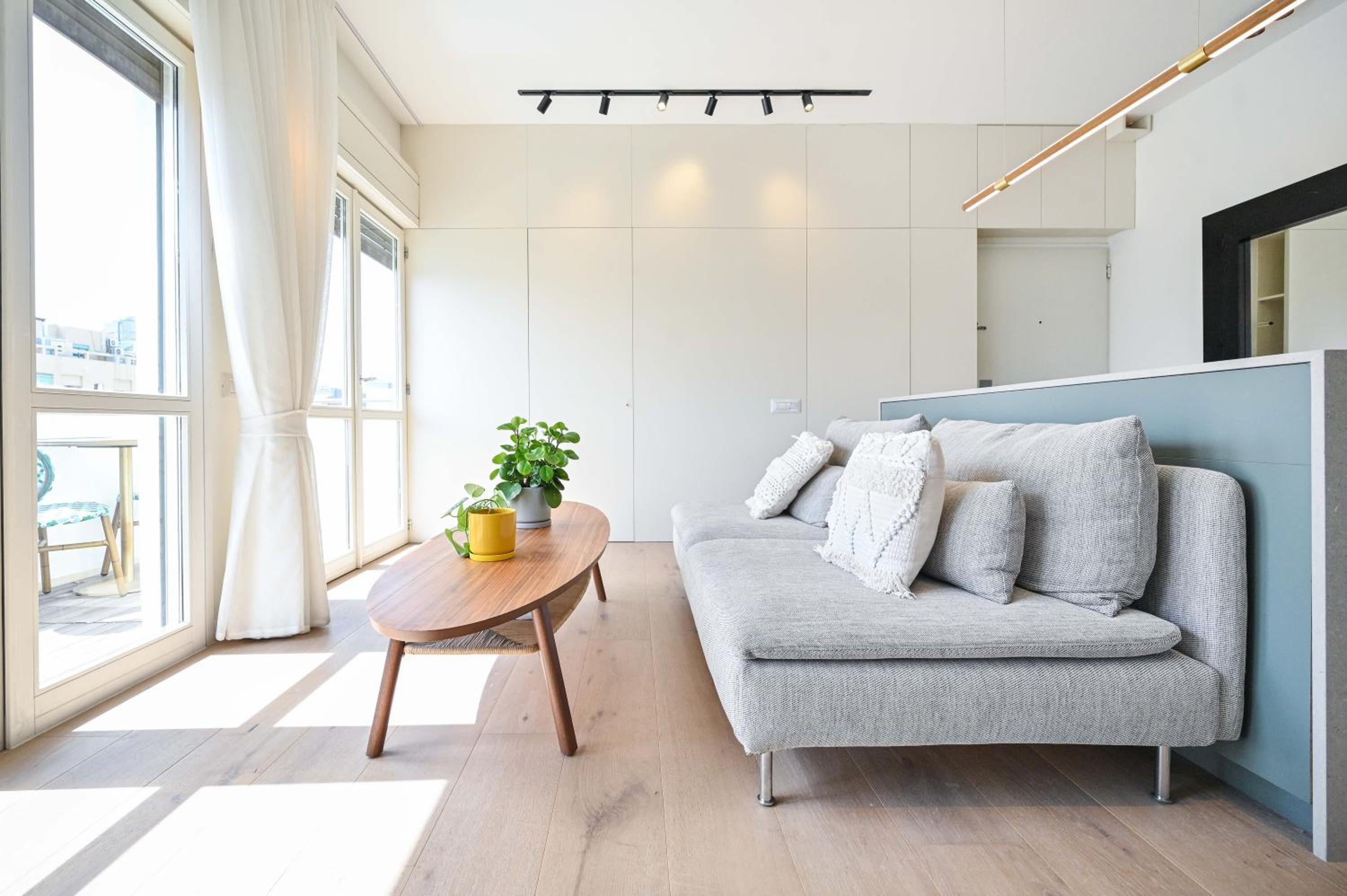 Charming 1BR Apt in Authentic Bauhaus Building view 4