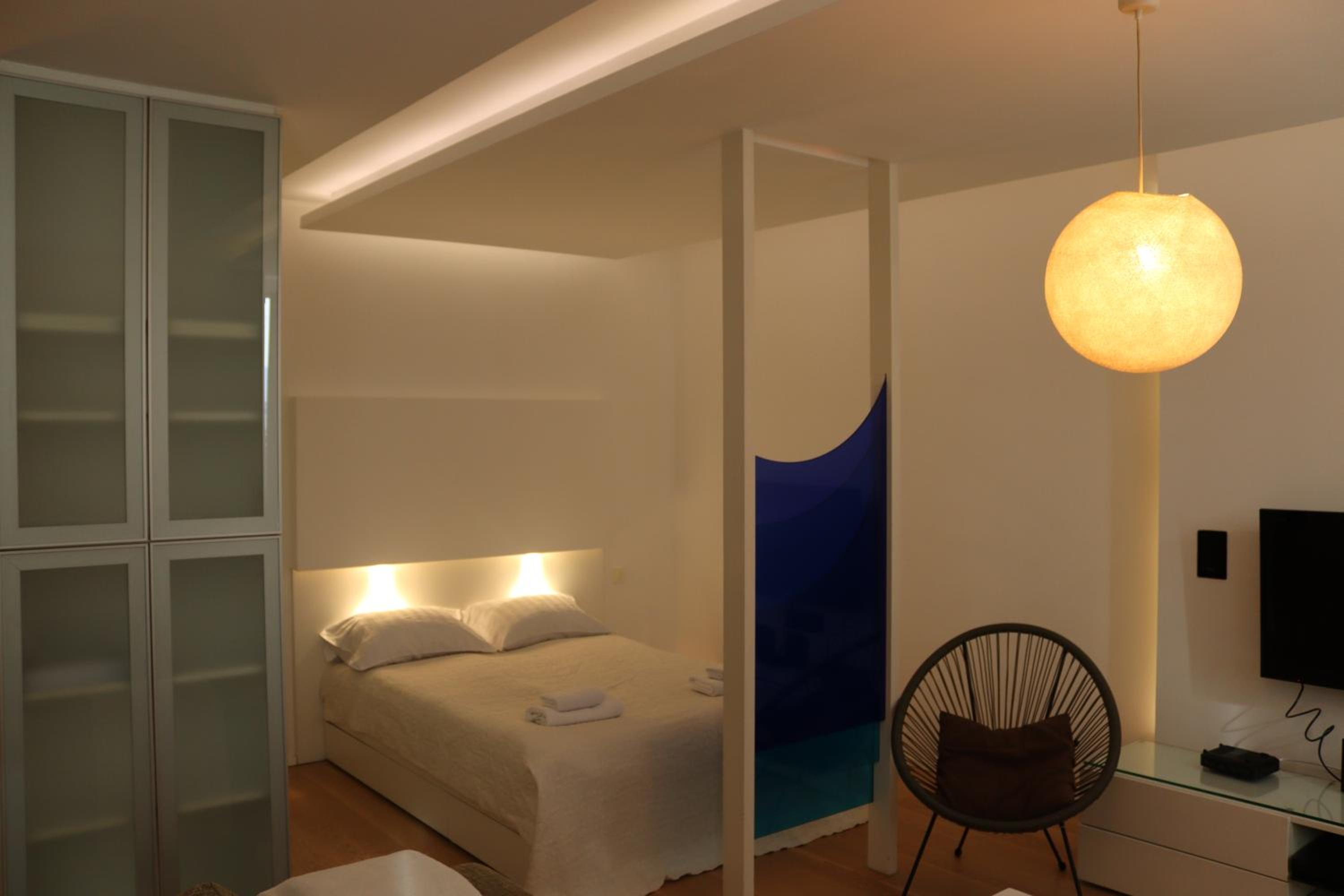 Moonlight Shadow Apartment