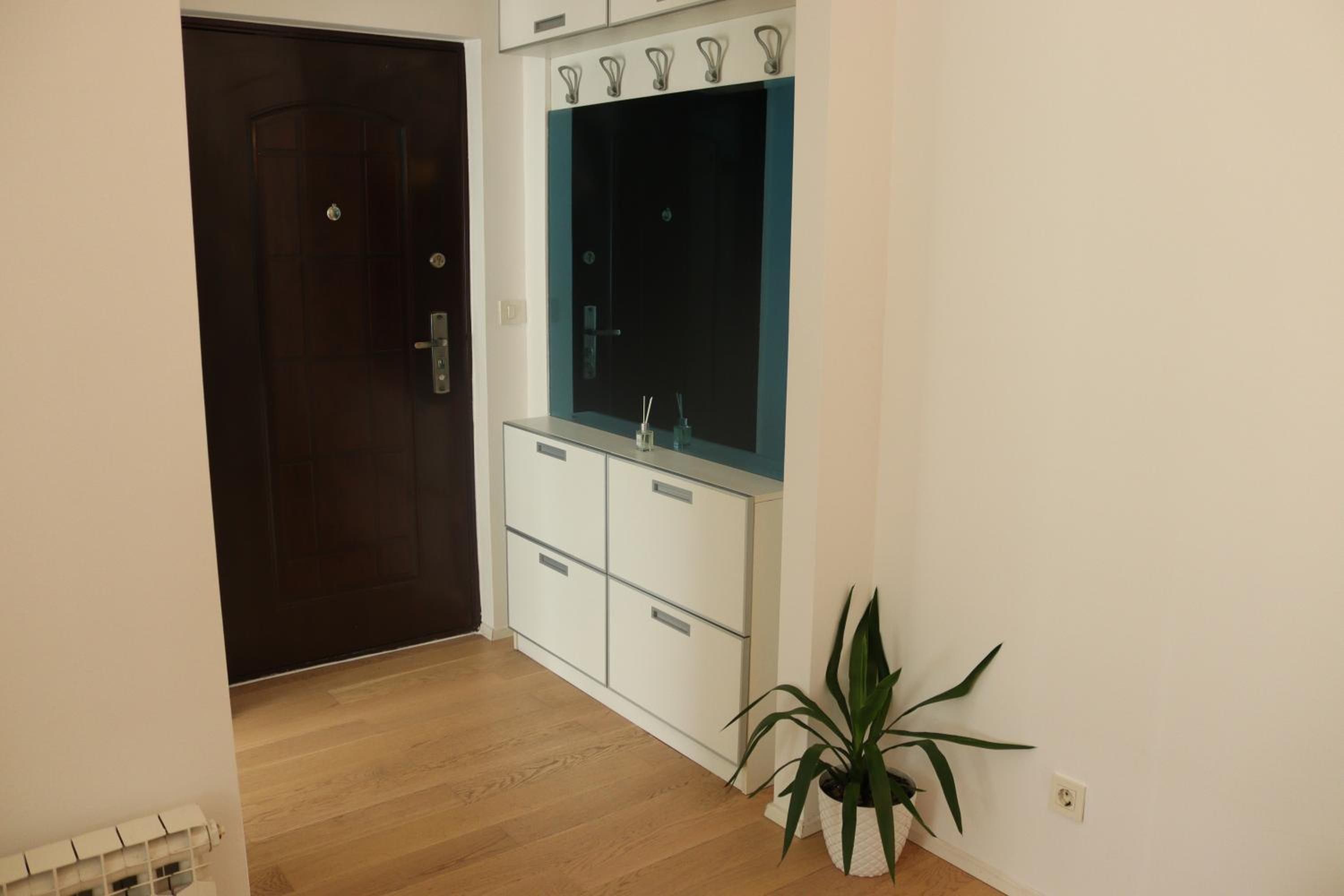 Moonlight Shadow Apartment