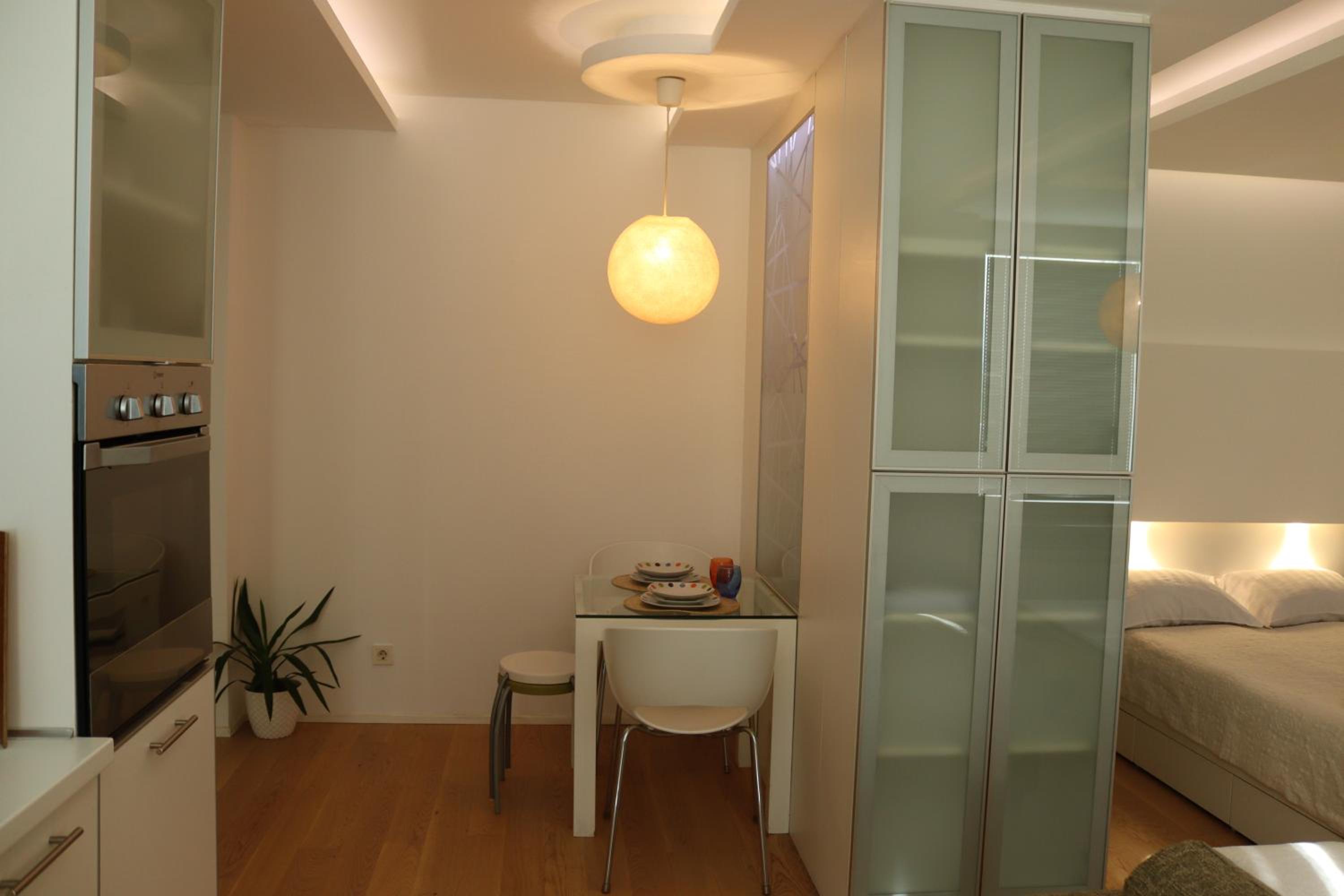 Moonlight Shadow Apartment