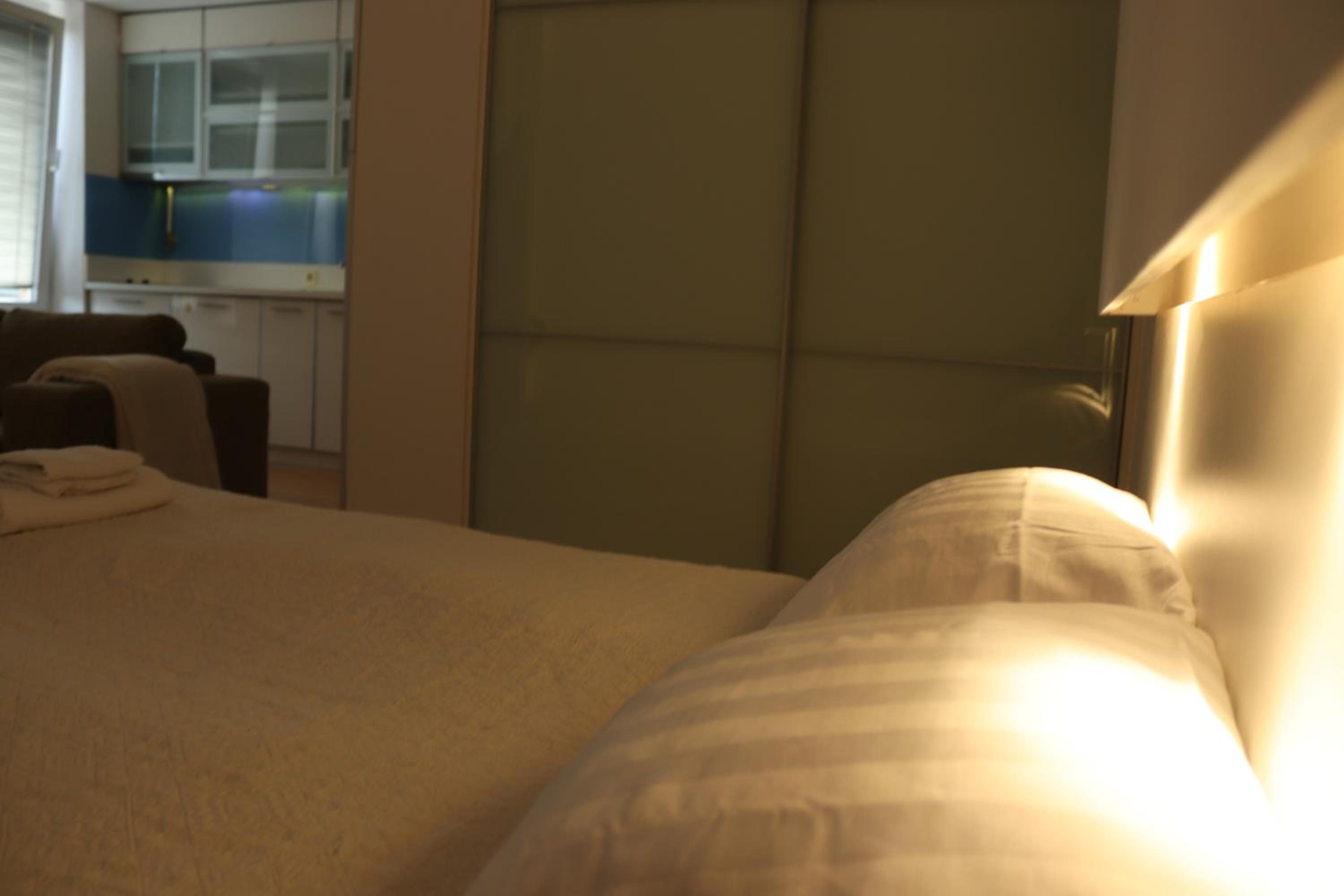 Moonlight Shadow Apartment