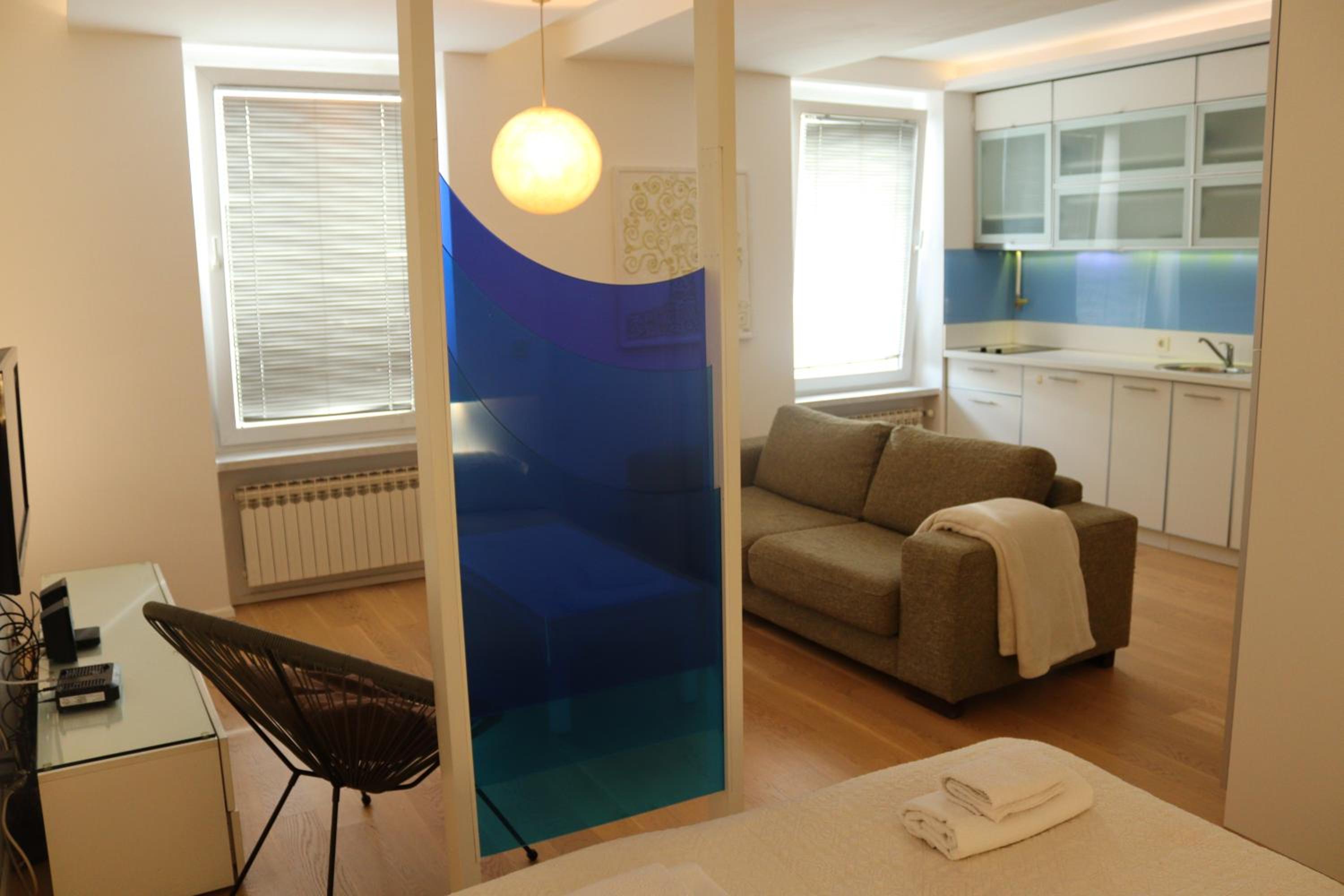 Moonlight Shadow Apartment