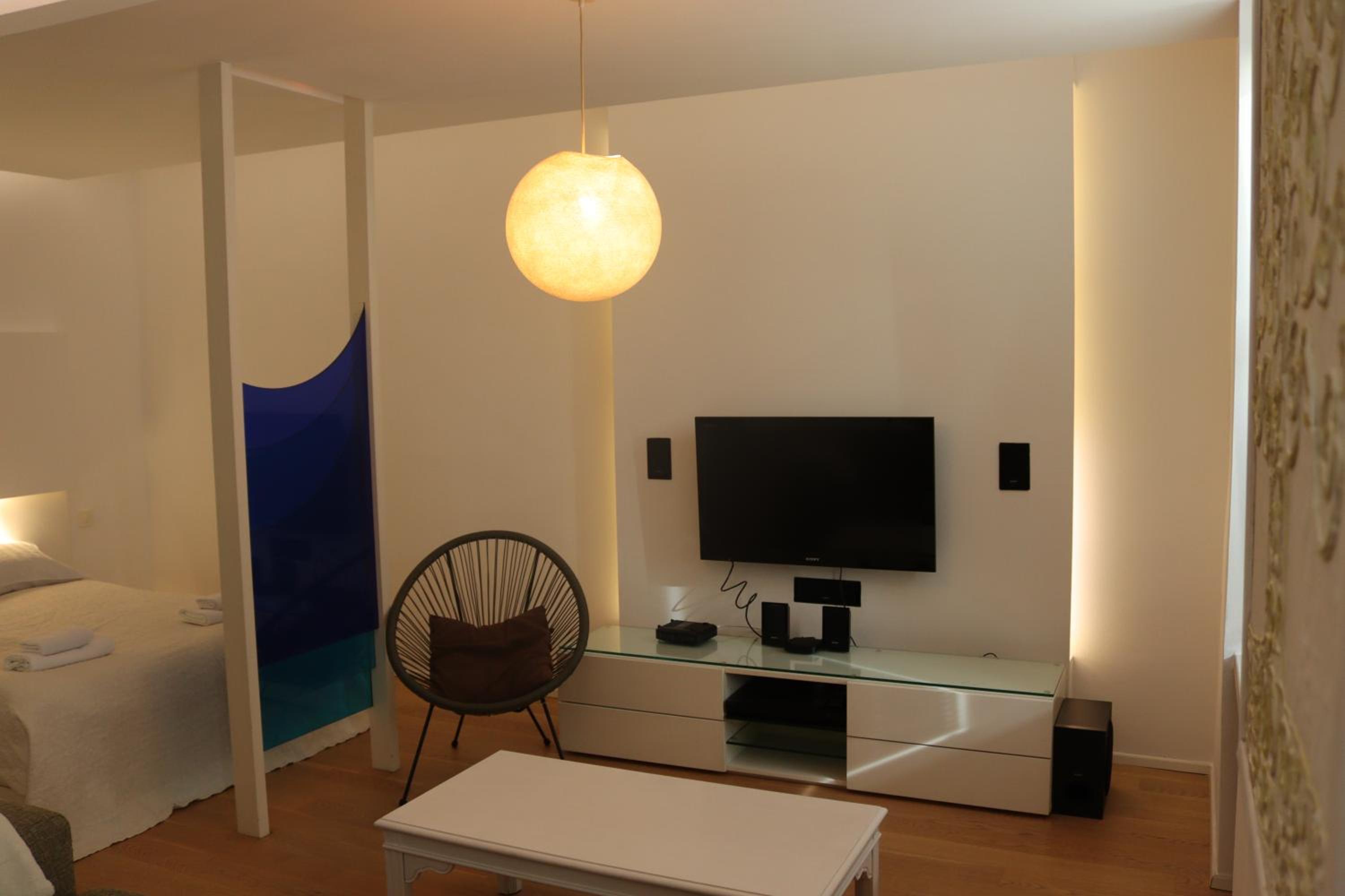Moonlight Shadow Apartment