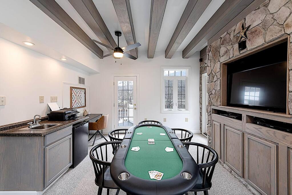 Jackson River Estate Main House Pool, Riverfront, sleeps 15 view 2