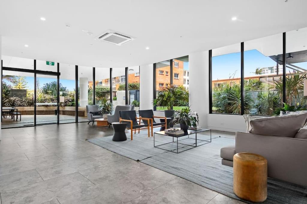 Burleigh Beach Escape with Stunning Sunset Views