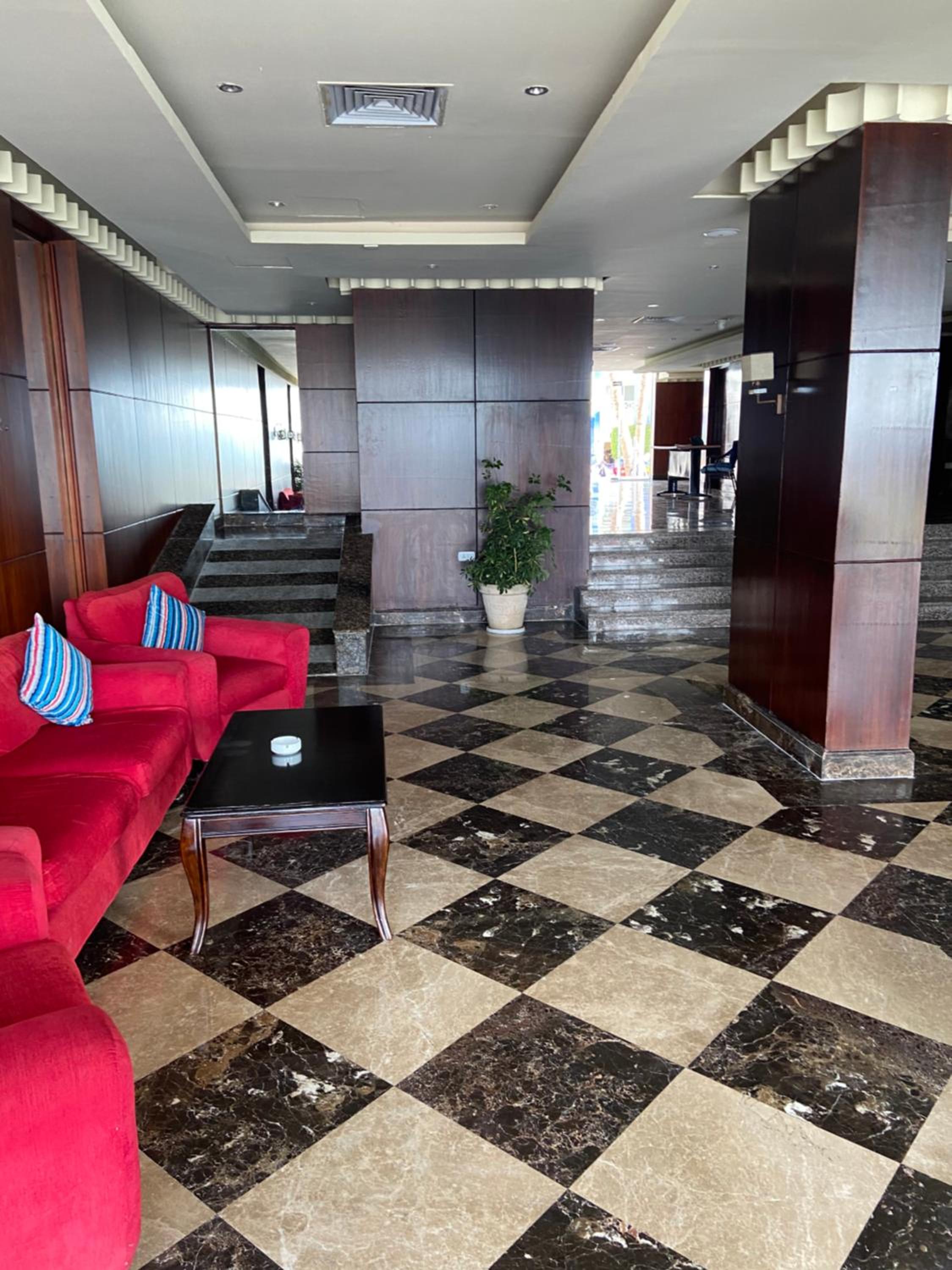 Executive Royal Tower Apartments - Sky Lounge