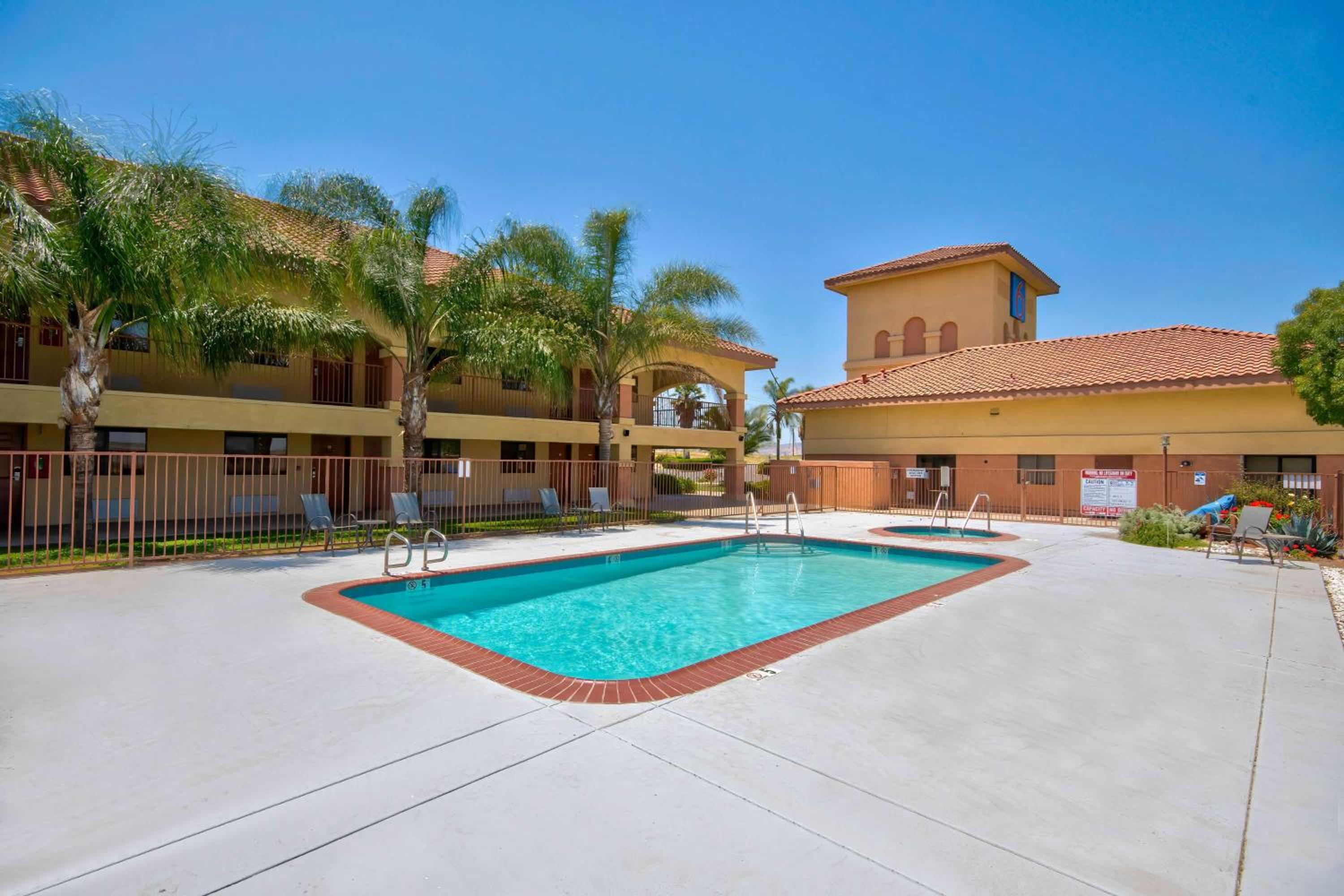 Motel 6-Santa Nella, CA - Los Banos view 2