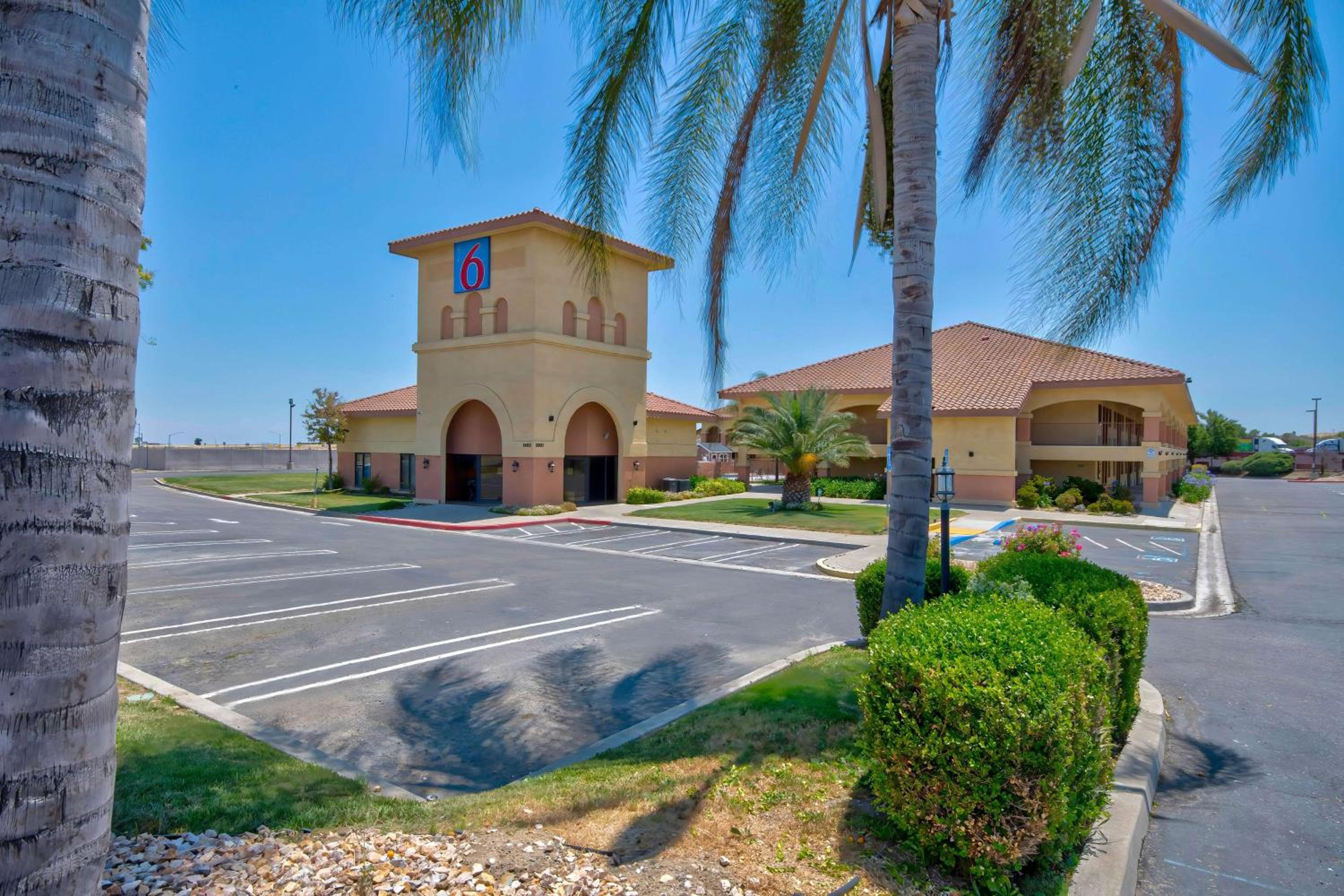 Motel 6-Santa Nella, CA - Los Banos view 3