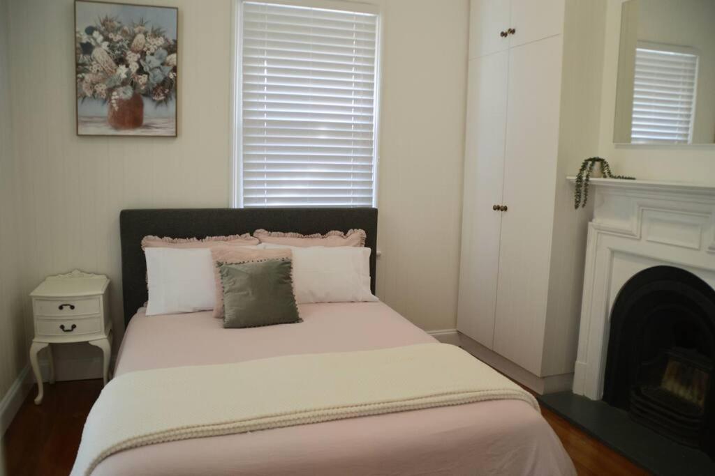 Belle Vue Cottage - East Toowoomba