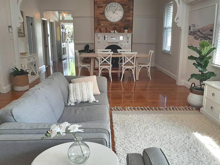 Belle Vue Cottage - East Toowoomba