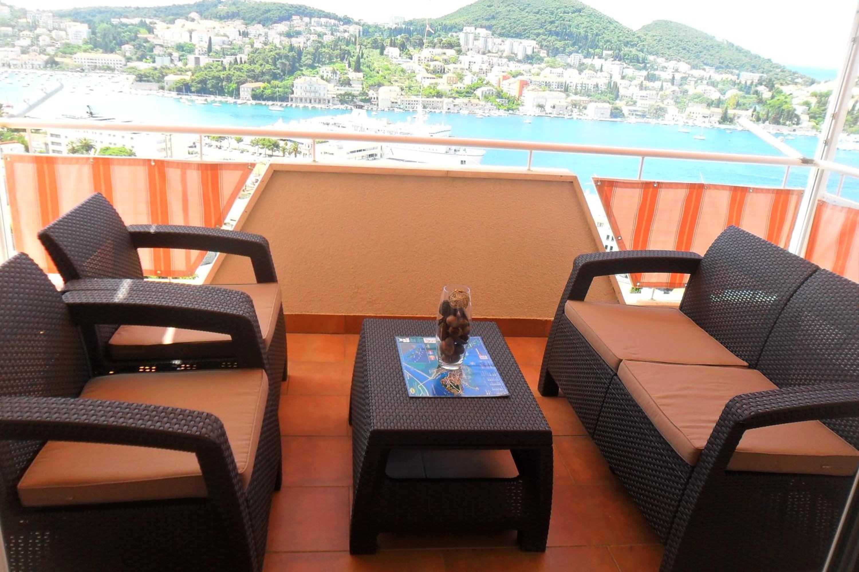 Apartment ANELA with large common tarrace and beautiful sea view