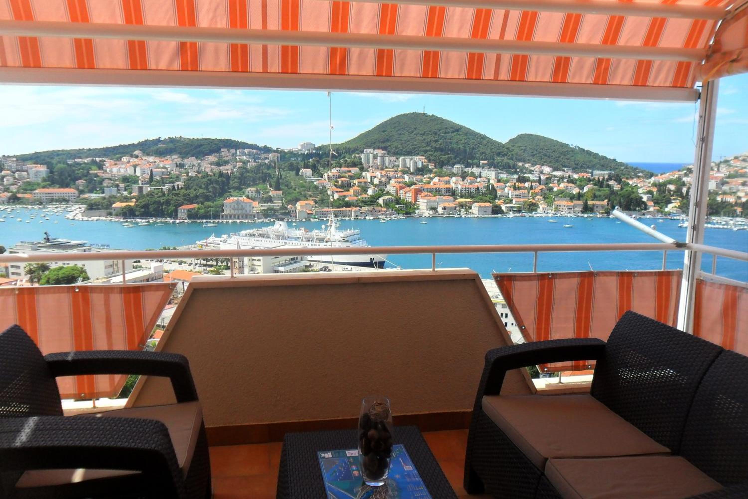 Apartment ANELA with large common tarrace and beautiful sea view