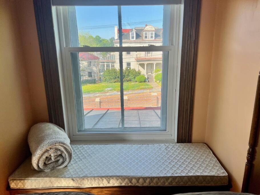 Peaceful Easy Feelings - King Sized Bed - Sleeps 2 view 2