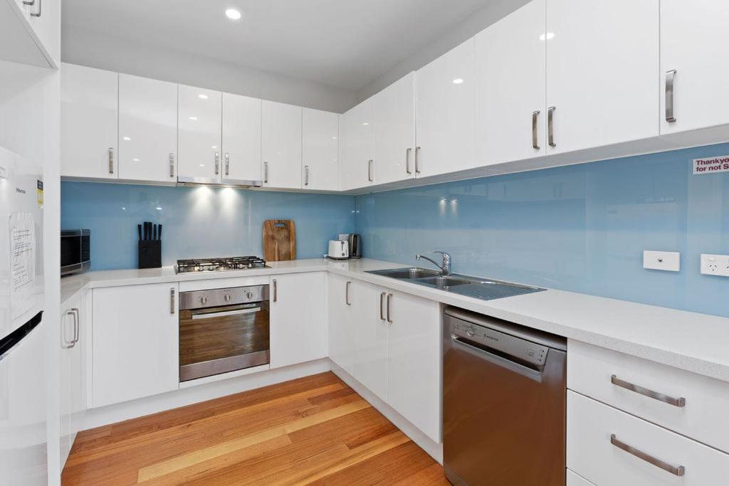 Apollo Bay Seal Apartments