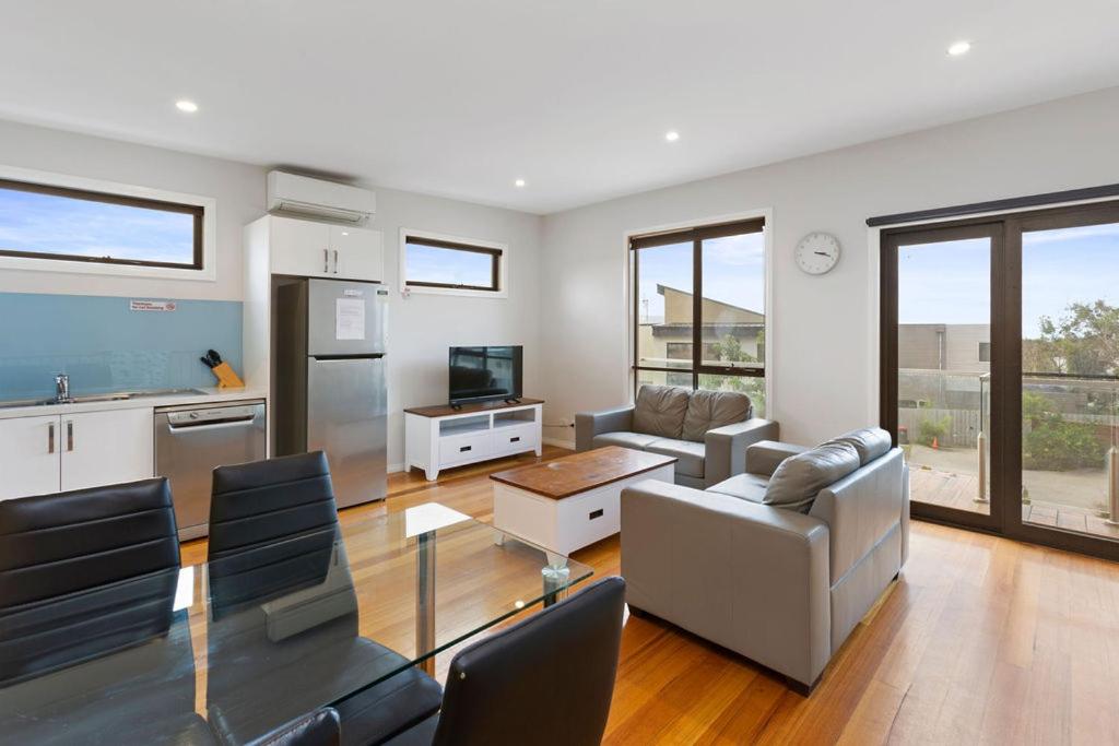 Apollo Bay Seal Apartments