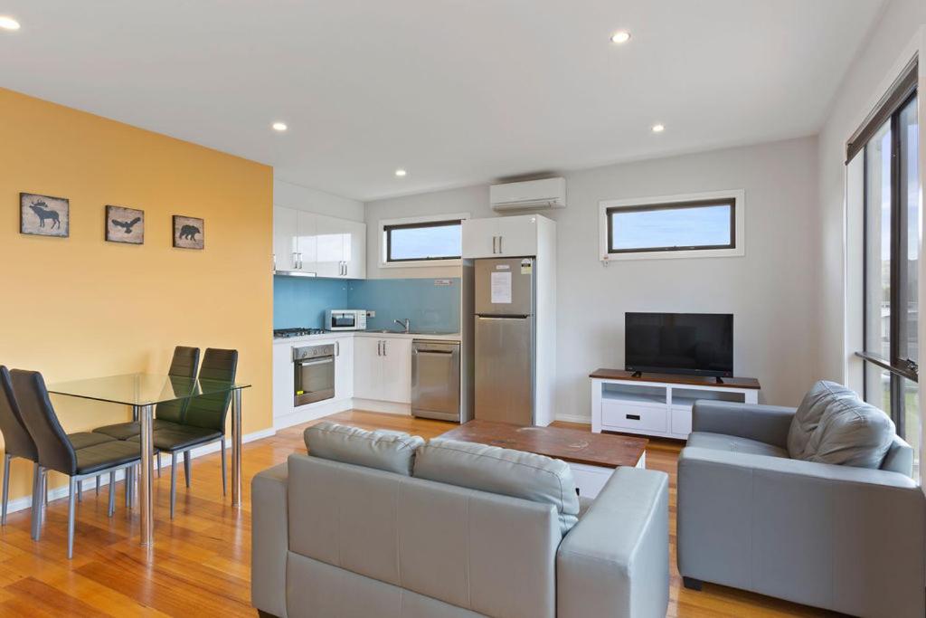 Apollo Bay Seal Apartments