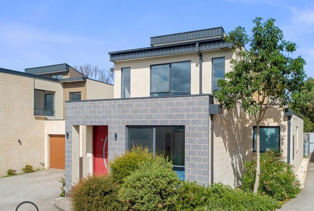 Apollo Bay Seal Apartments