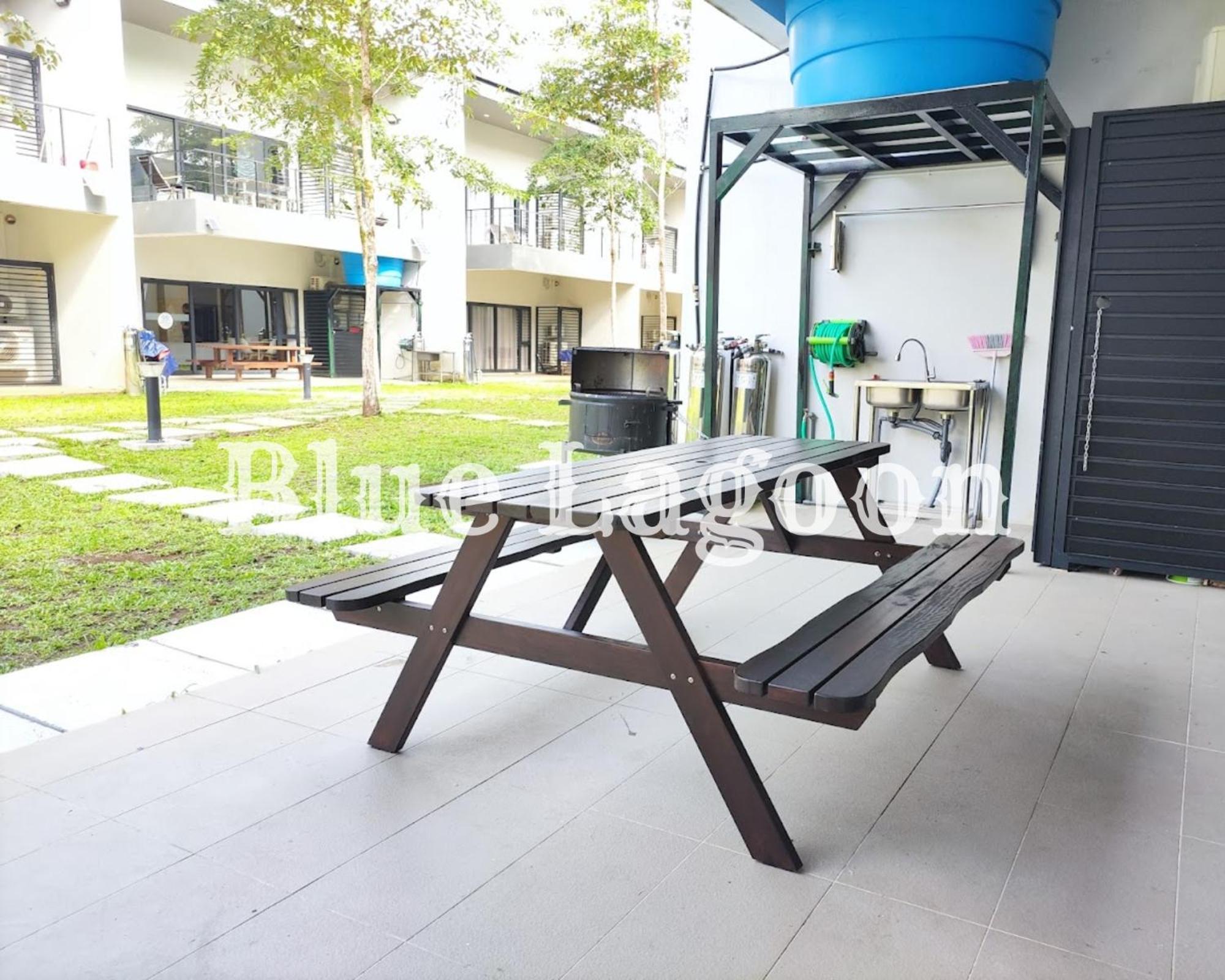 Roxy Sematan Townhouse - Blue Lagoon