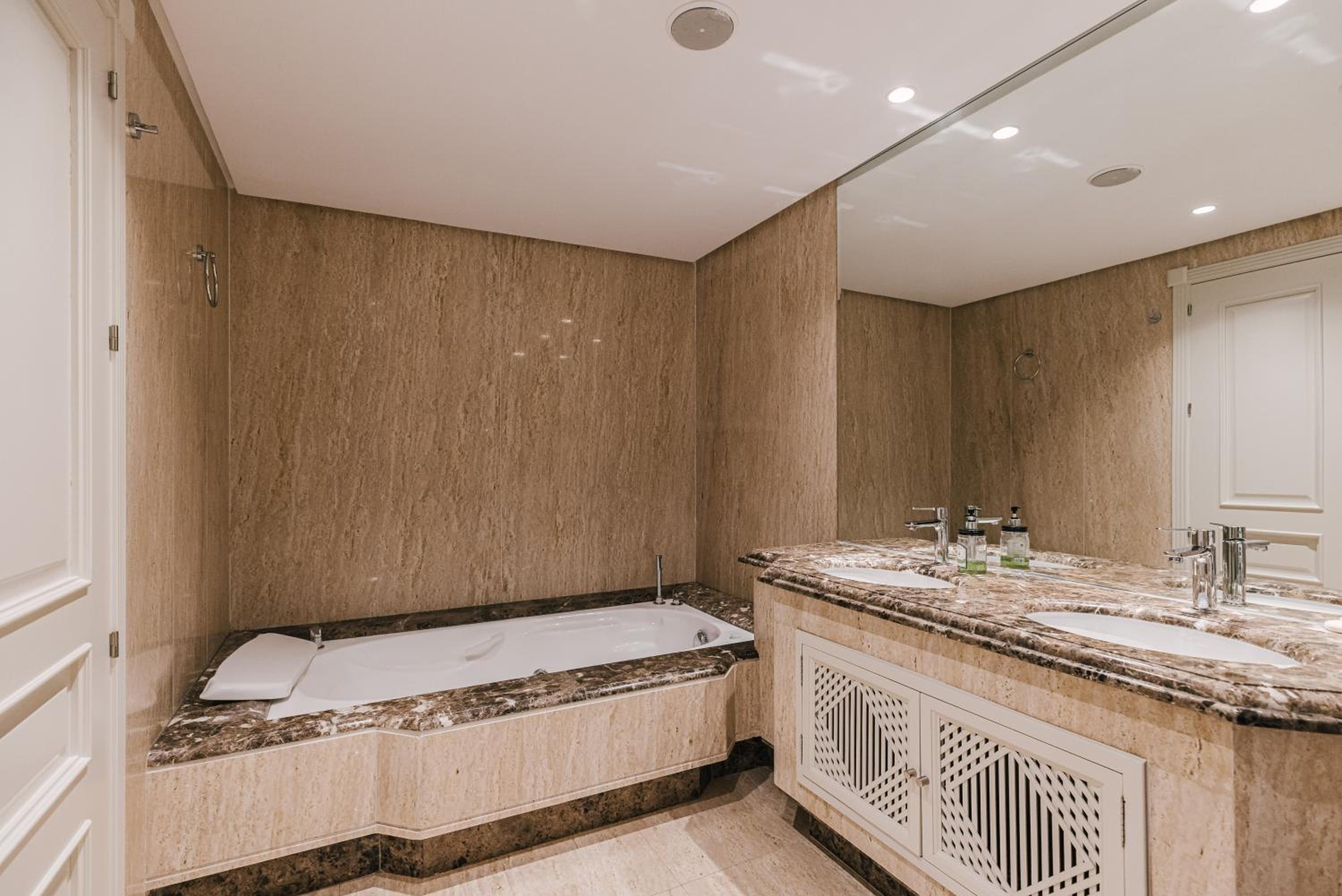 Luxury sea views apartment