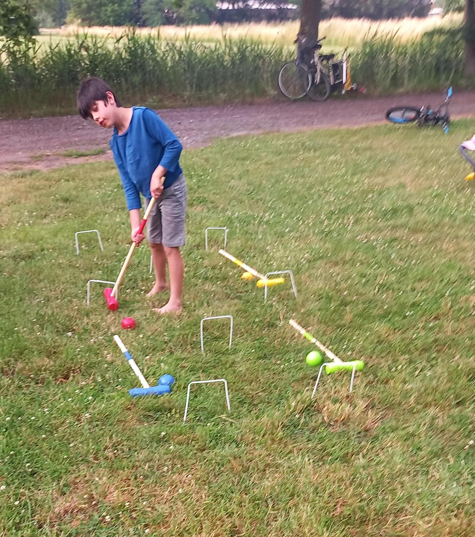 Campingspots to put on your own tent with or without electricity, with no bed for 12 euro or 25 euro and 2 furnished glampingtents for minimum 75 euro in a