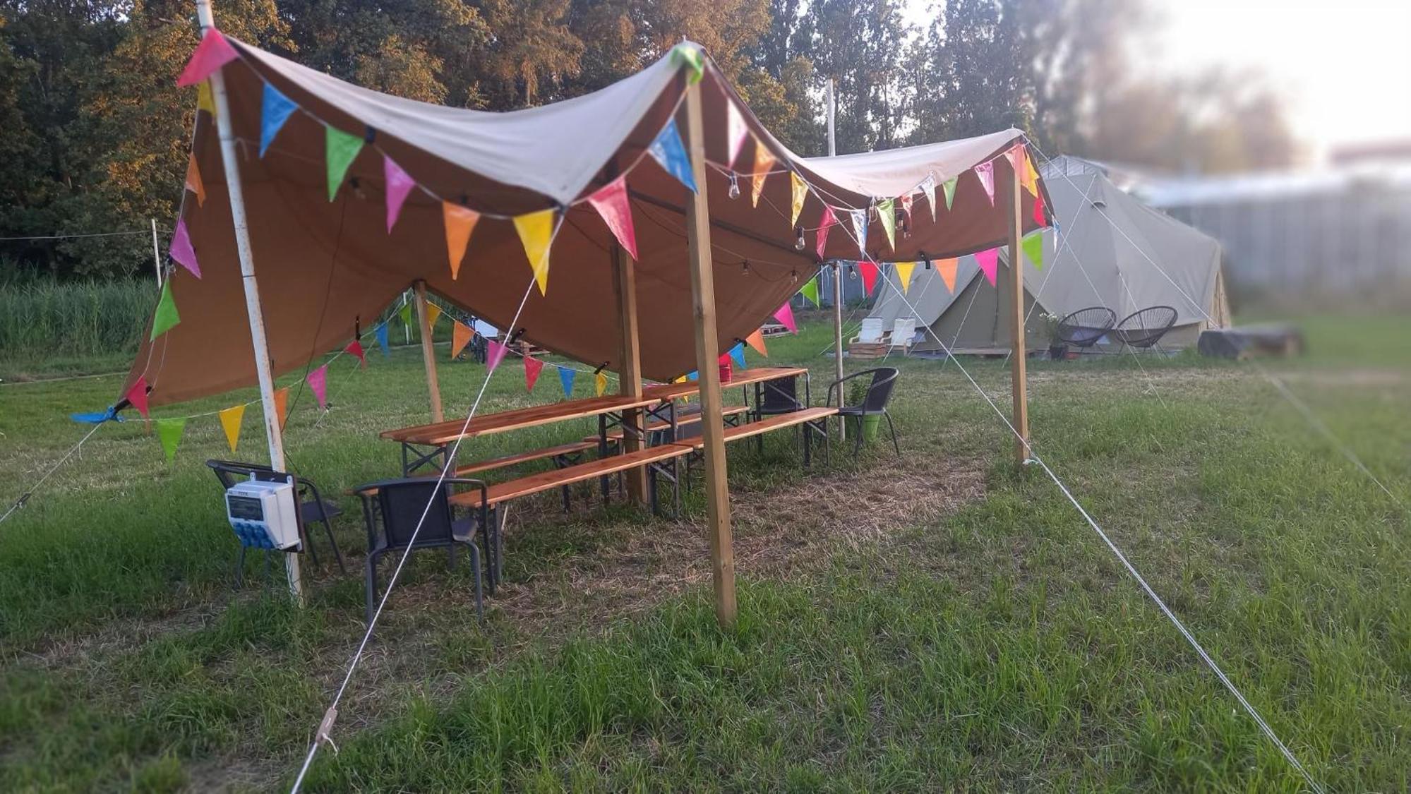 Campingspots to put on your own tent with or without electricity, with no bed for 12 euro or 25 euro and 2 furnished glampingtents for minimum 75 euro in a