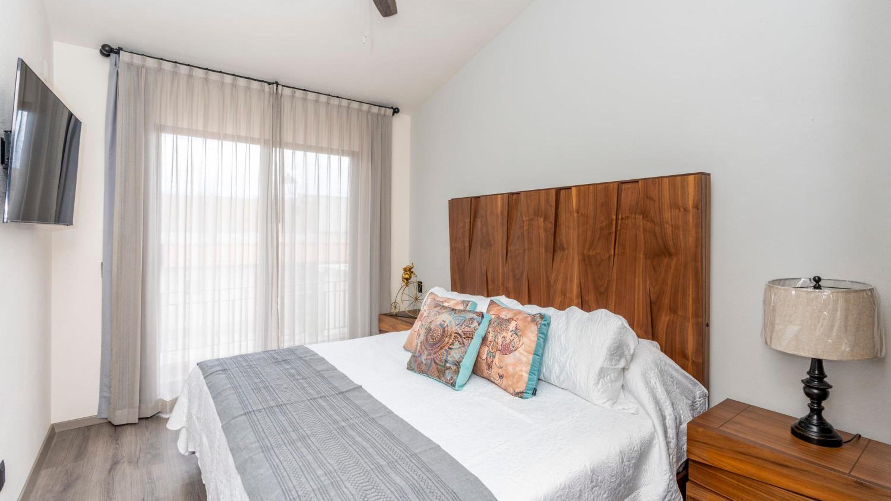4BR Oasis with Pool & Gym at Nueva Escondida view 5