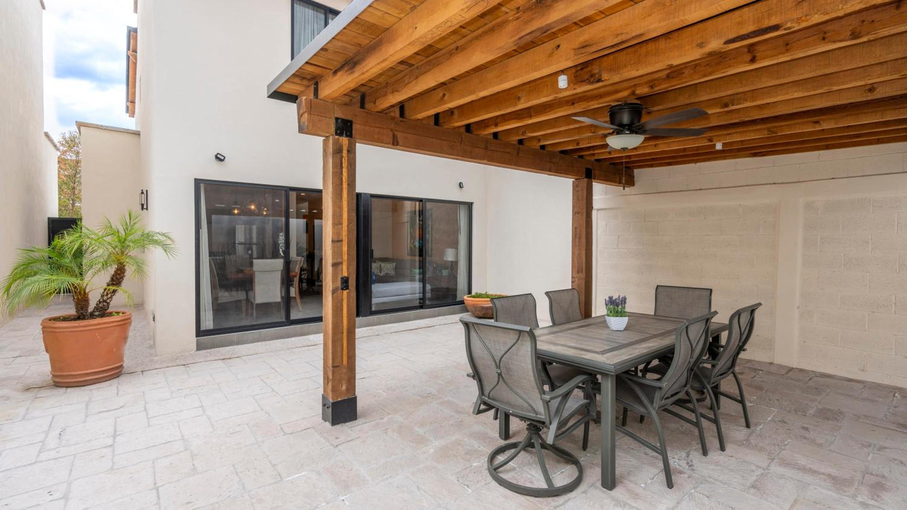 4BR Oasis with Pool & Gym at Nueva Escondida view 4
