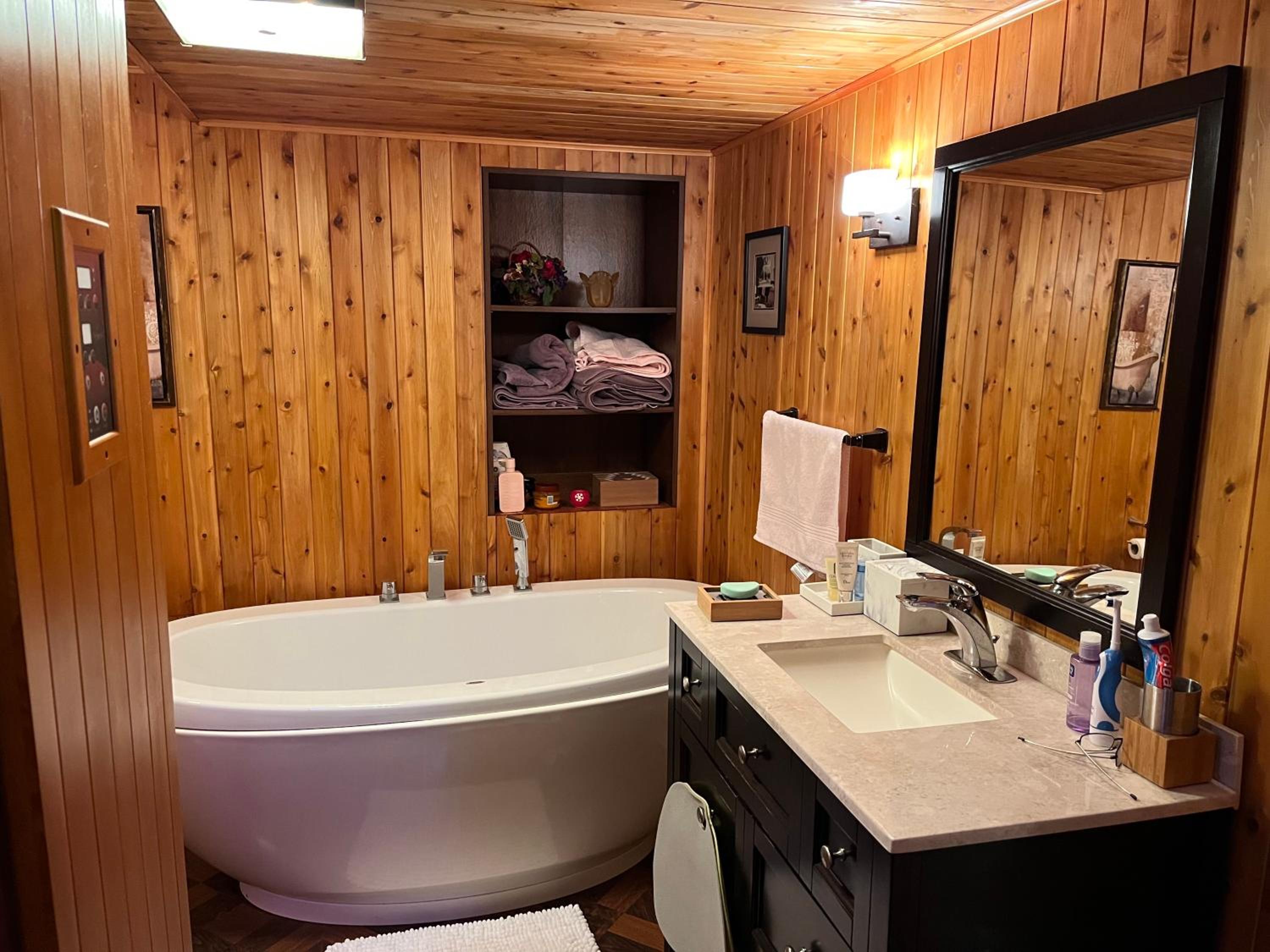 Sandy Shore Cottages Luxury Resort on Rice Lake