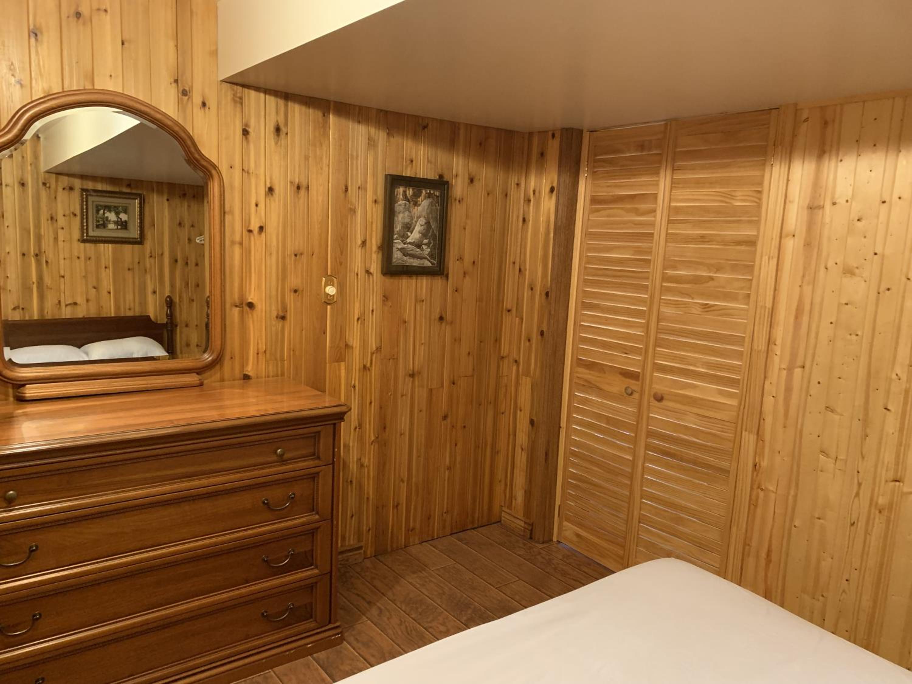 Sandy Shore Cottages Luxury Resort on Rice Lake