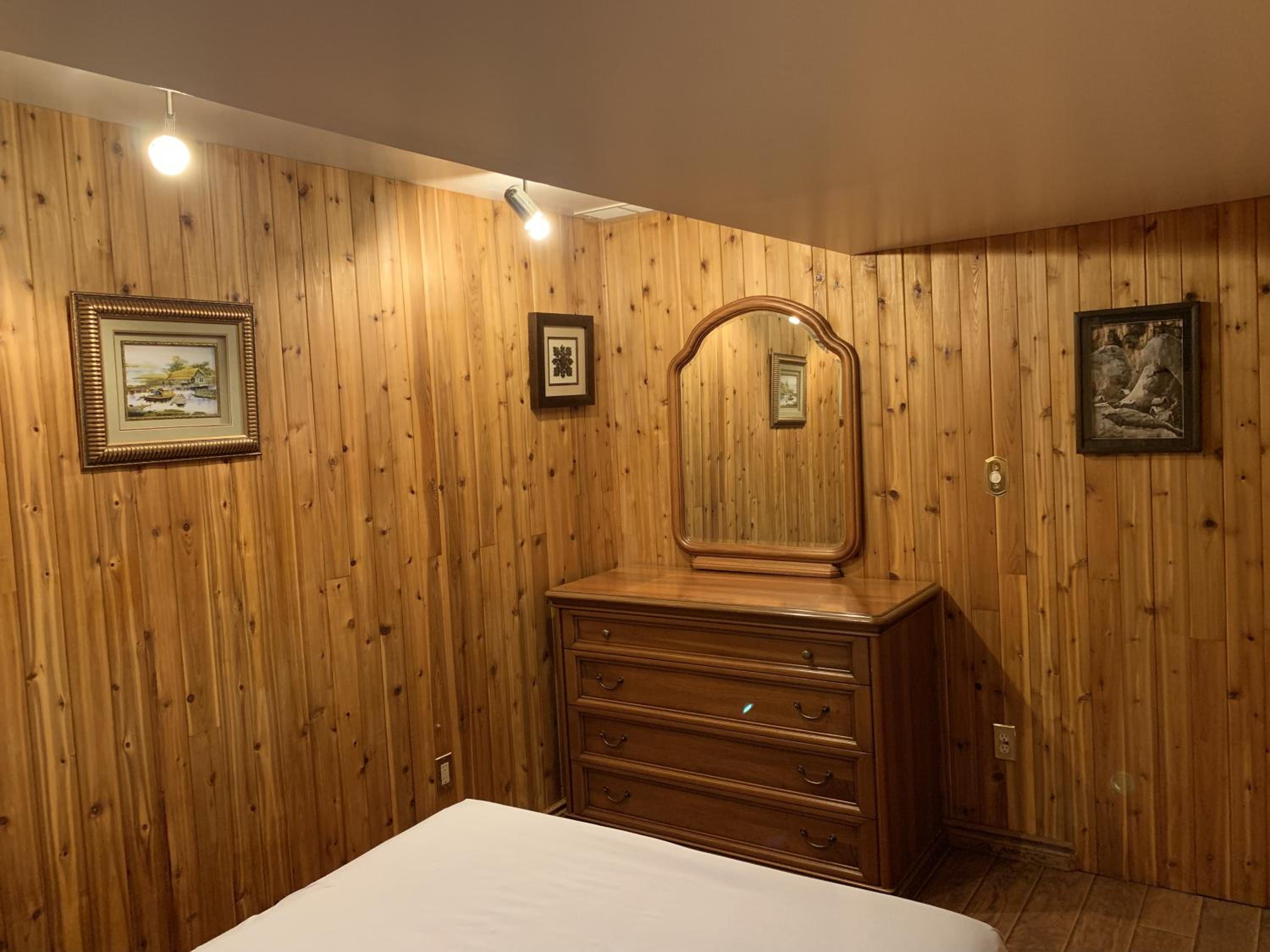 Sandy Shore Cottages Luxury Resort on Rice Lake