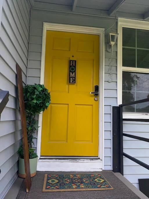 Cozy home, King bed, 3 bedrooms,close to downtown beaches towncenter view 4