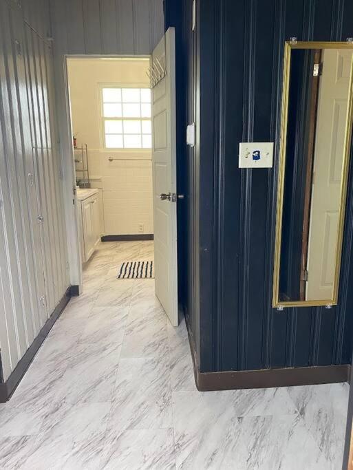 Cozy home, King bed, 3 bedrooms,close to downtown beaches towncenter view 5