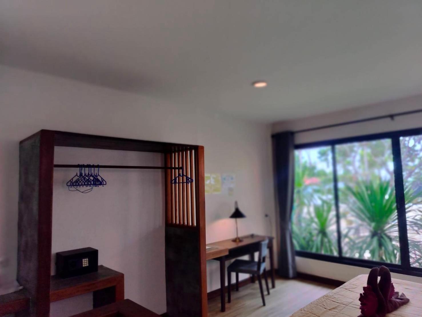 D.R. Lanta Bay Resort