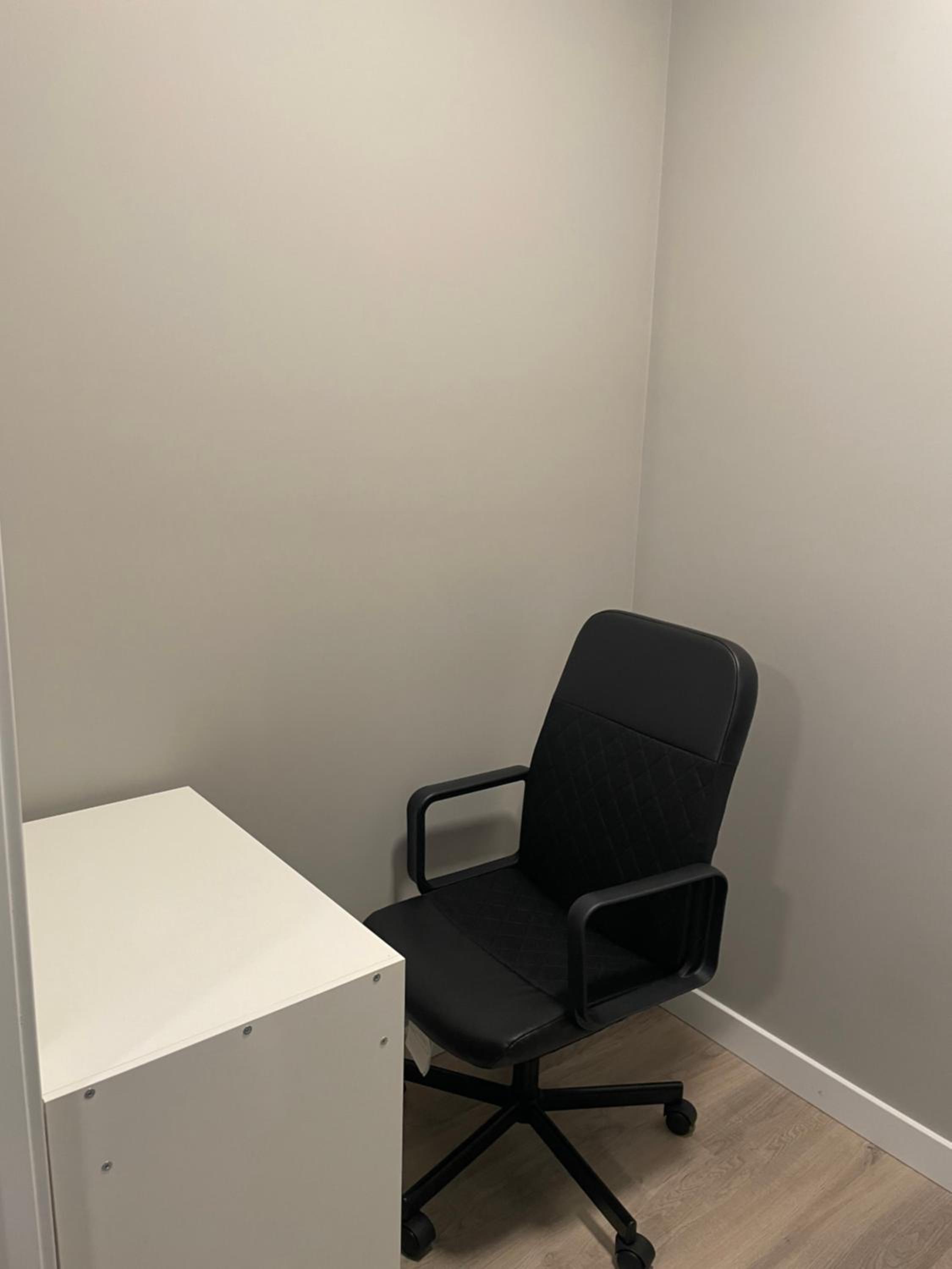 New suite in NW Calgary -20 mins from YYC