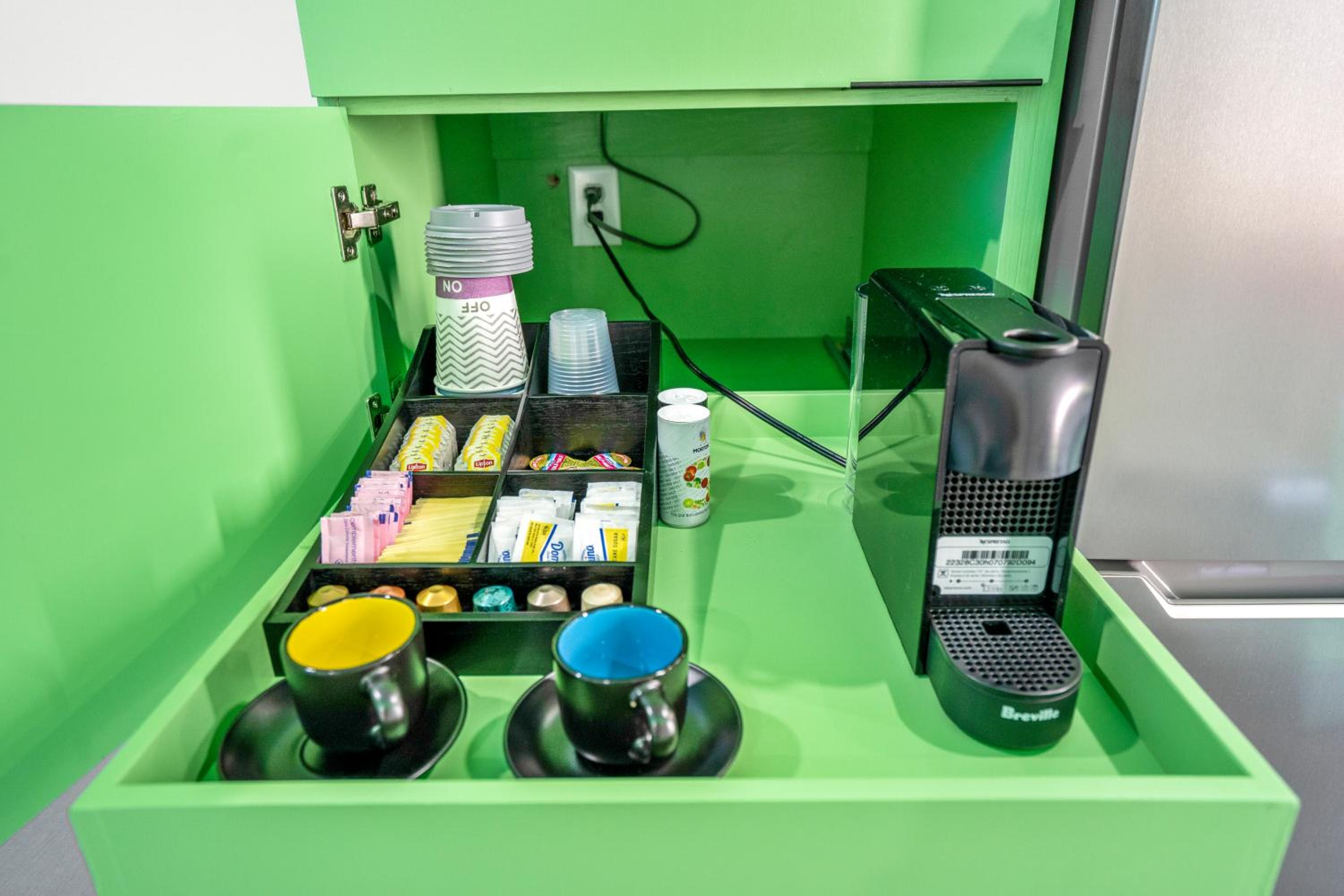 Avocado Container @EADO Juice Box view 2