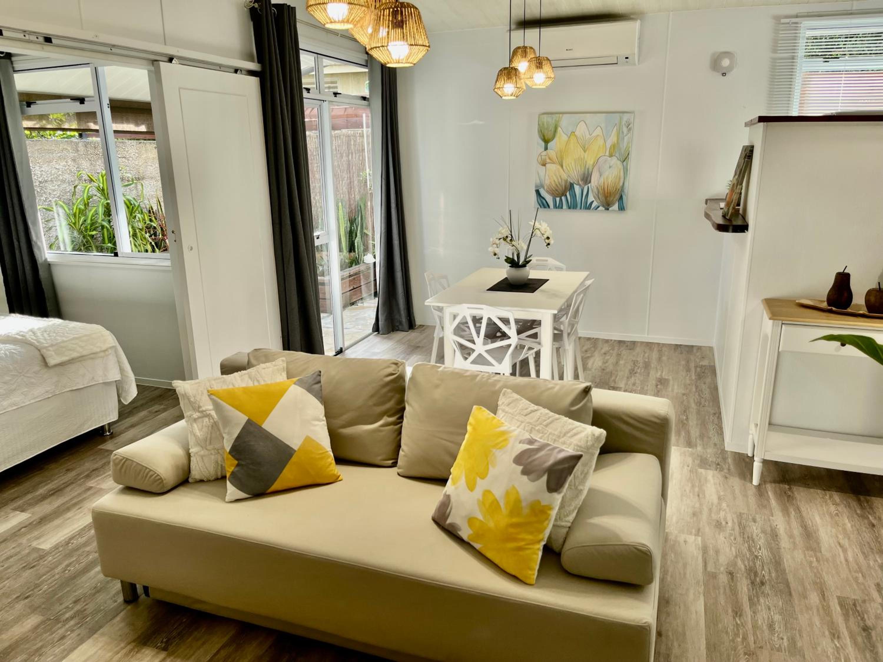 Tiaki Guesthouse - Cozy Modern Studio - 5min drive from the beach and Punaauia center view 4