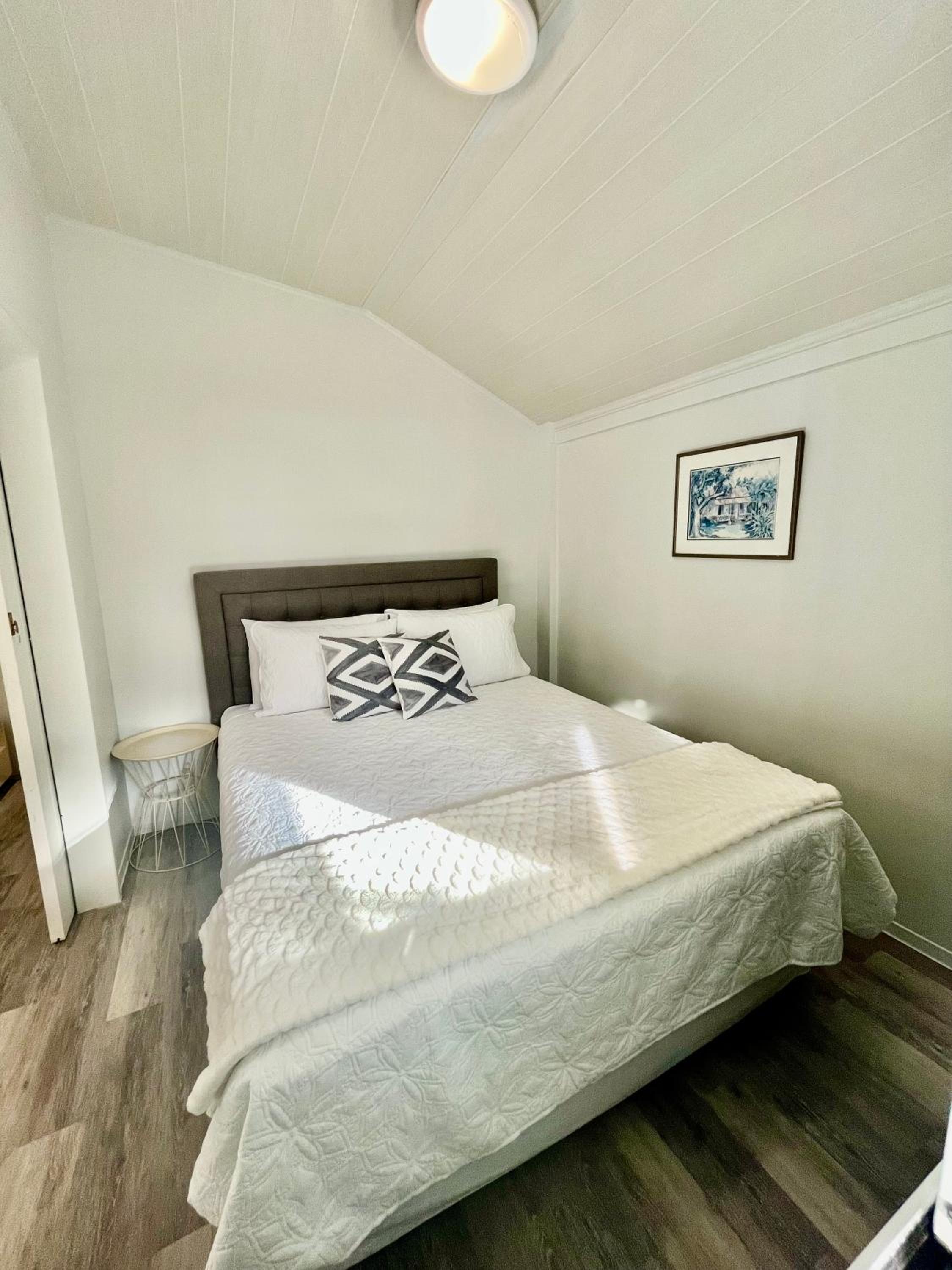 Tiaki Guesthouse - Cozy Modern Studio - 5min drive from the beach and Punaauia center view 2