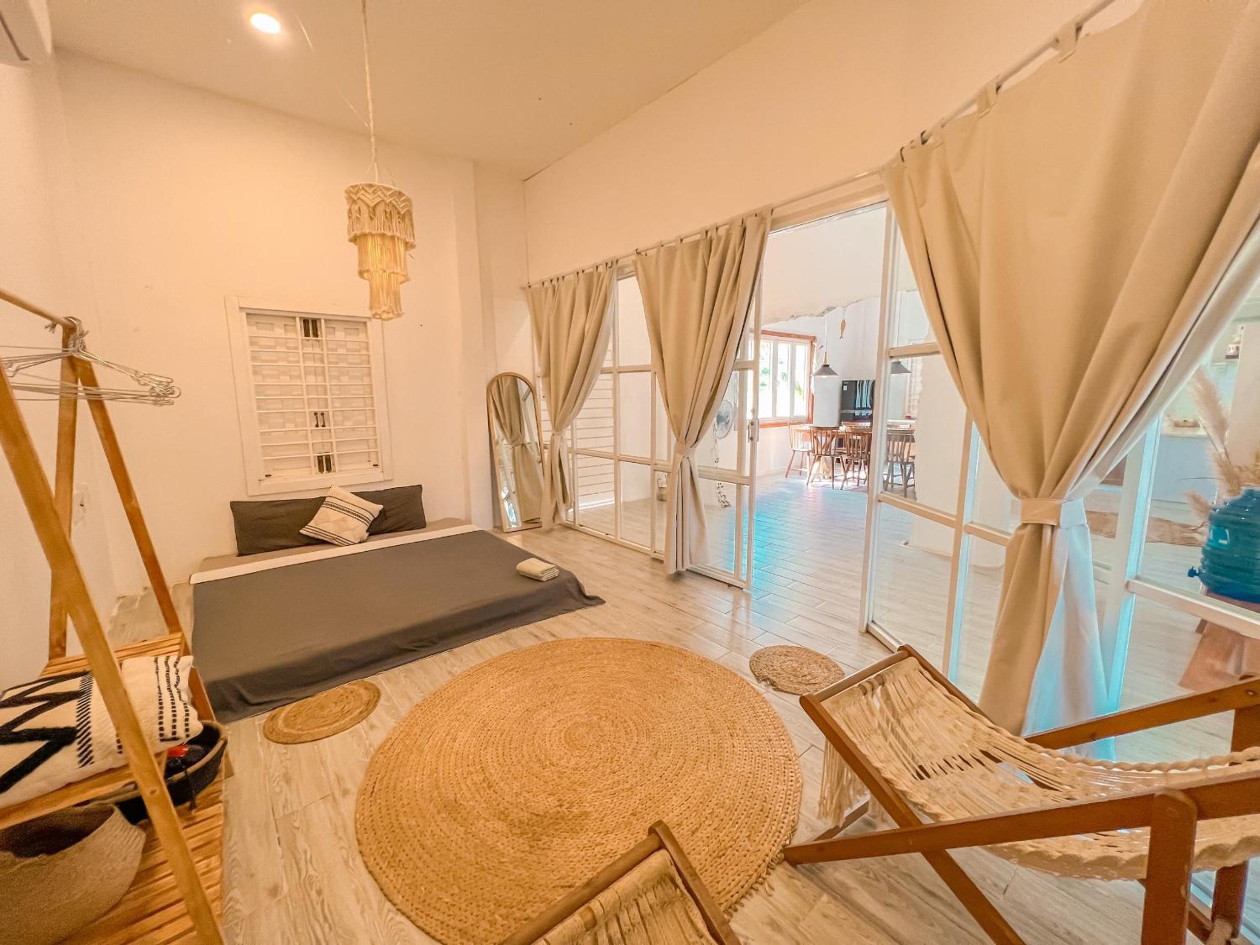 Chon's Dock Homestay & Apartment - Free Outdoor Pool view 3