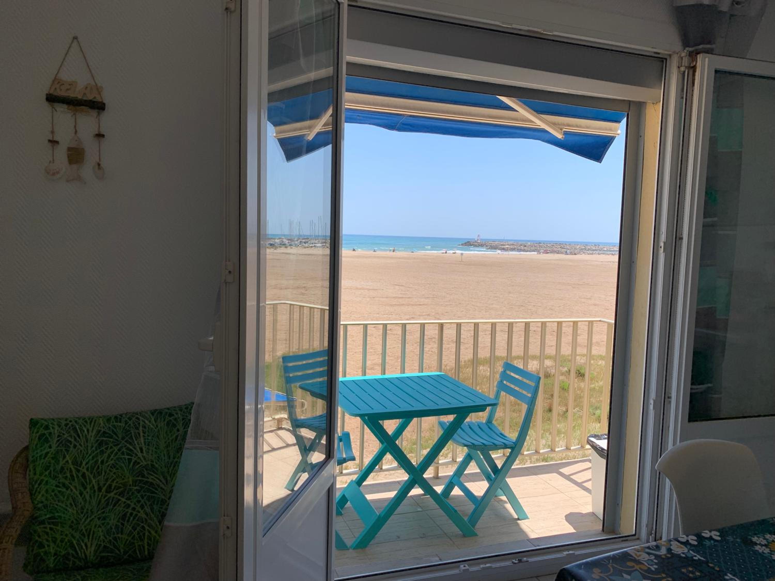 Les Corsaires direct plage près du port