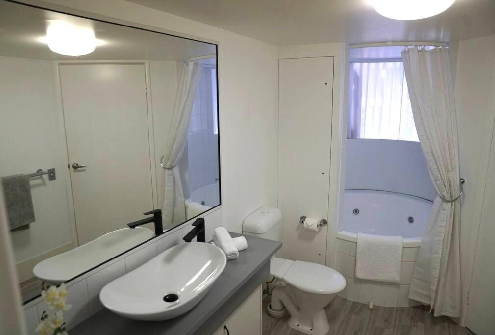 Stylish Unit, 4* Resort, Close to Noosa River