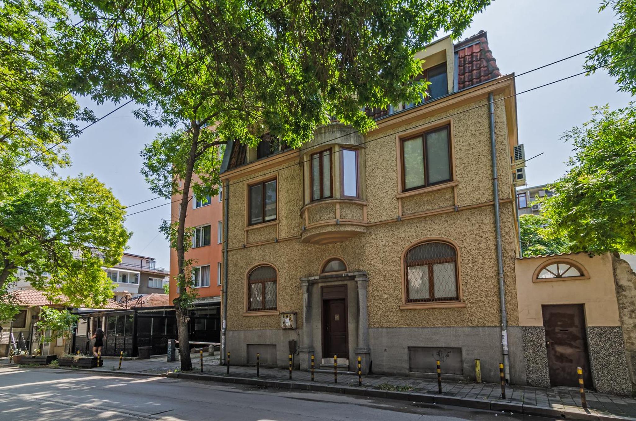 Vintage House 1