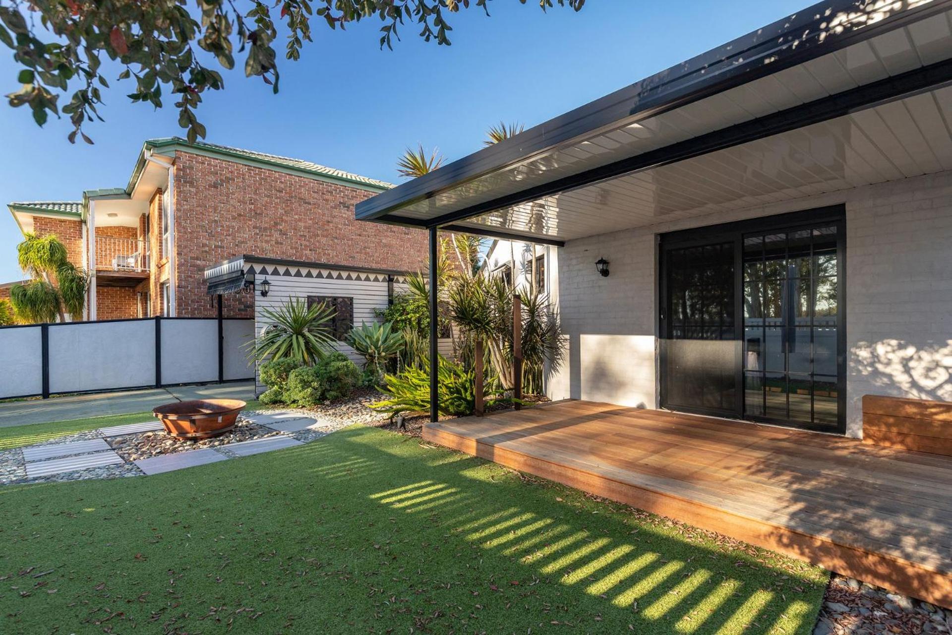 8 Elizabeth Parade