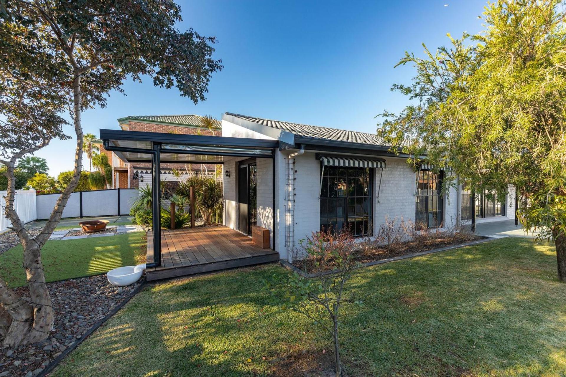 8 Elizabeth Parade